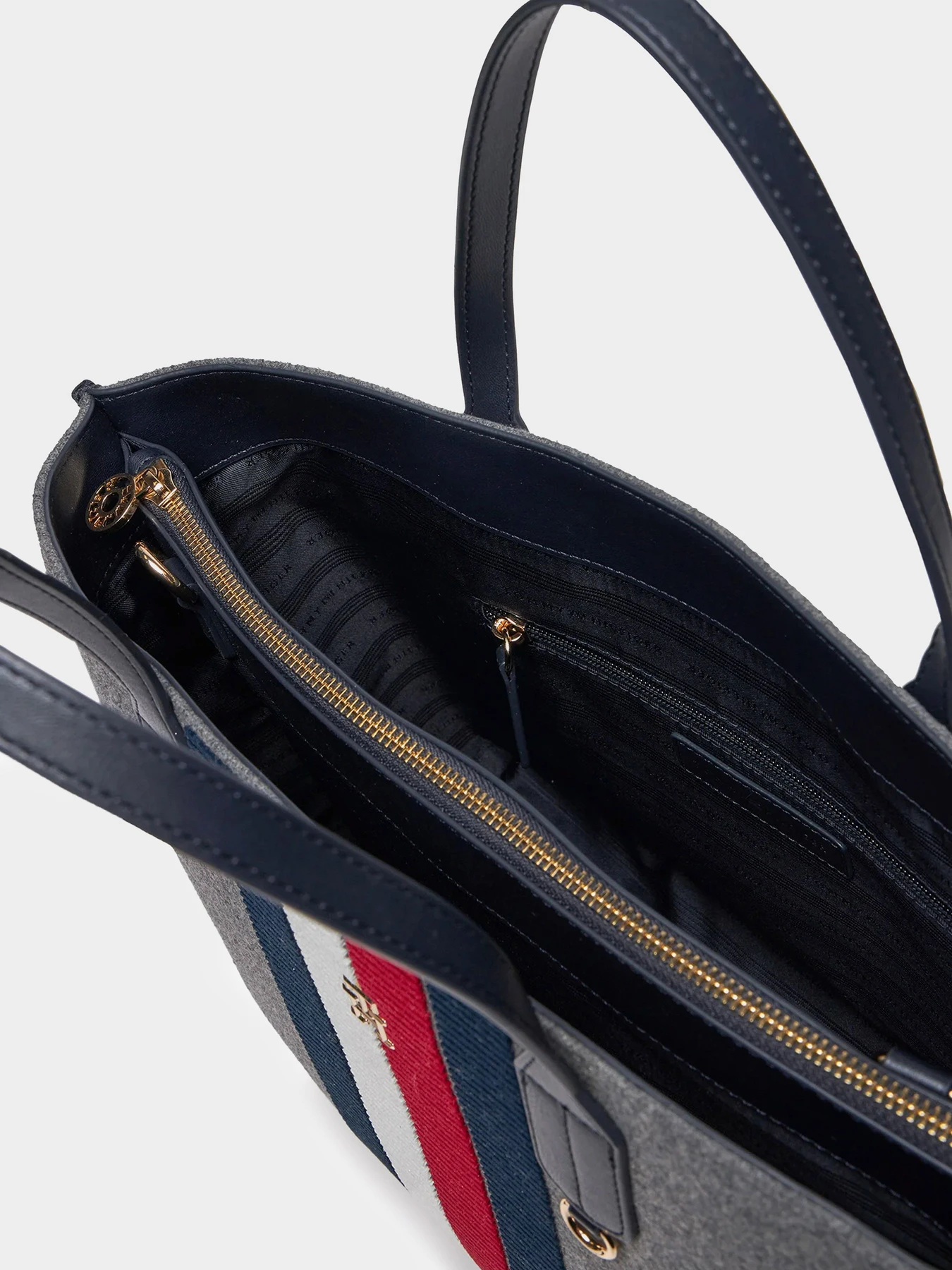 Сумки Tommy Hilfiger модель AW0AW17034-PKH Сумки Tommy Hilfiger модель AW0AW17034-PKH Фото