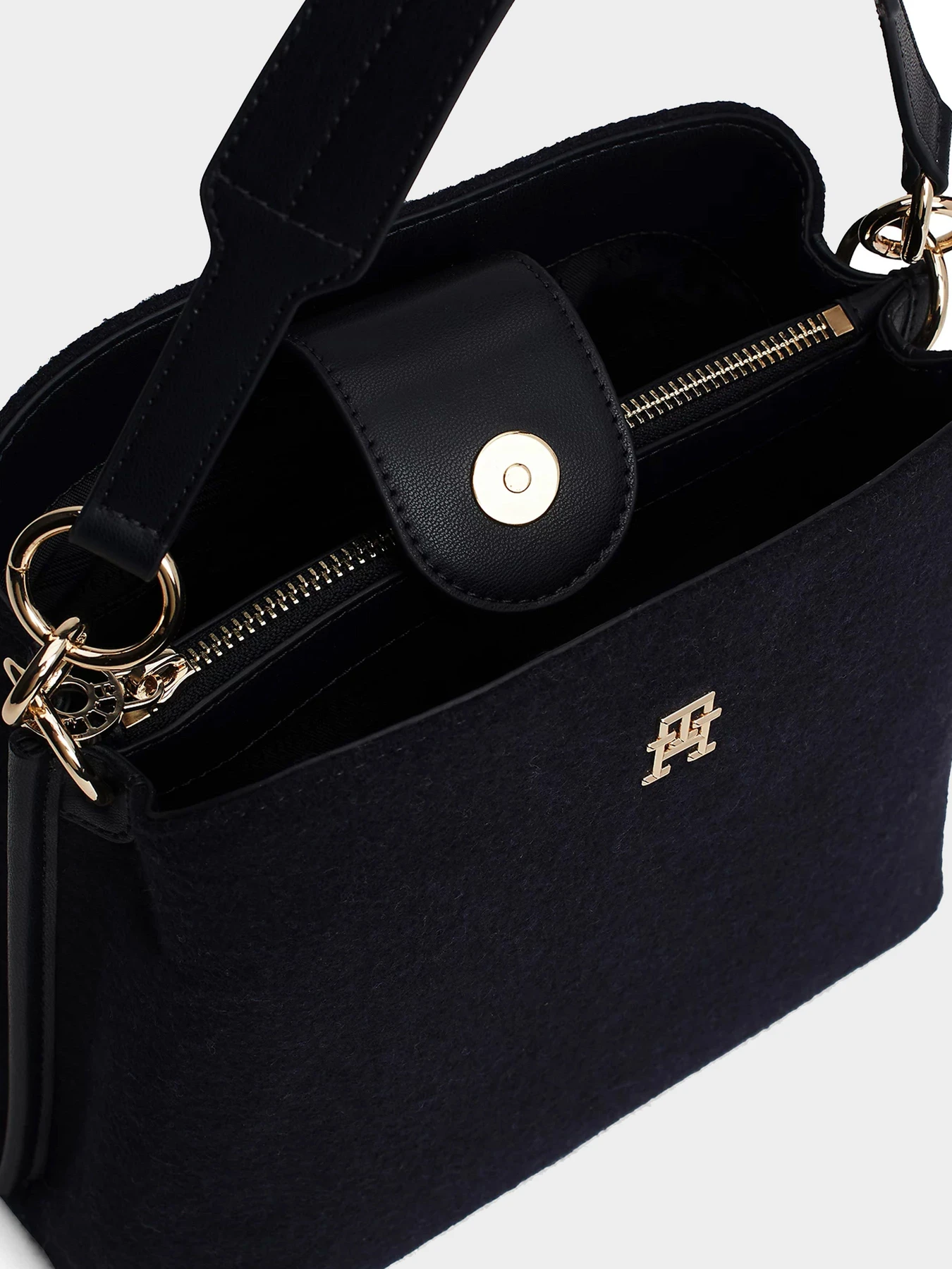 Сумки Tommy Hilfiger модель AW0AW17044-DW6 Сумки Tommy Hilfiger модель AW0AW17044-DW6 Фото