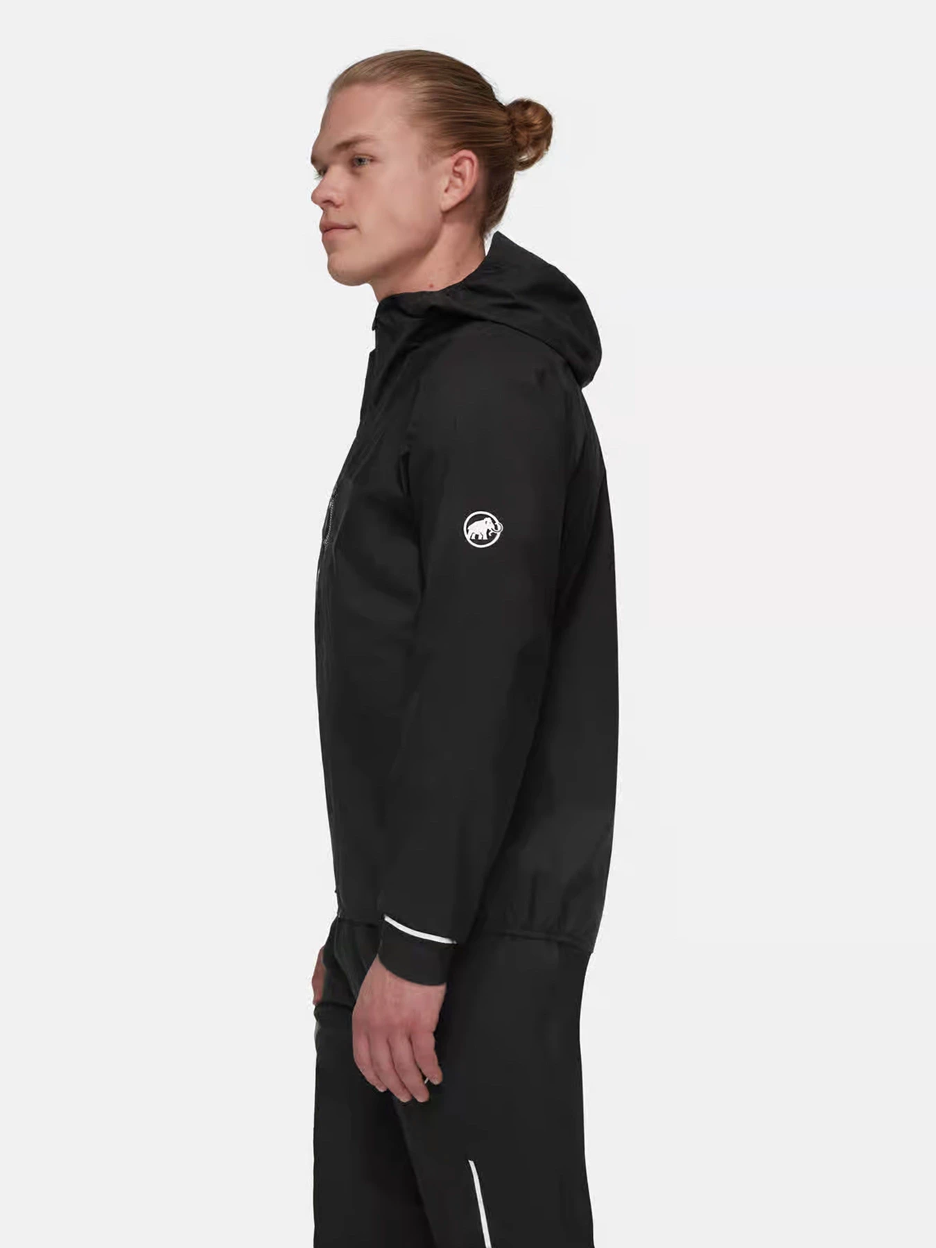 Куртки и дубленки Mammut модель 1010-30000-0001 Куртки и дубленки Mammut модель 1010-30000-0001 Фото