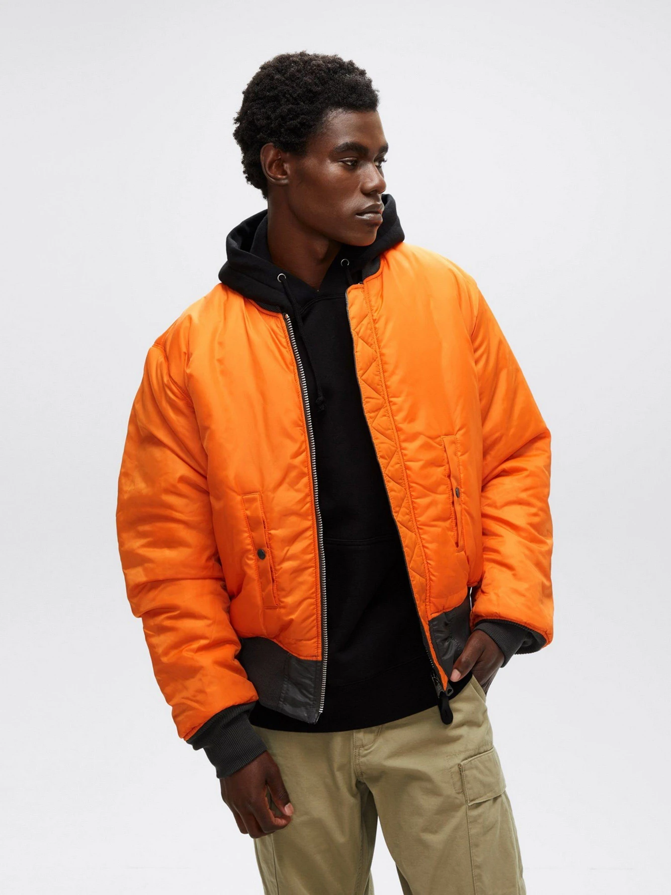 Куртки и дубленки Alpha Industries модель MJM21000C1_022 Куртки и дубленки Alpha Industries модель MJM21000C1_022 Фото