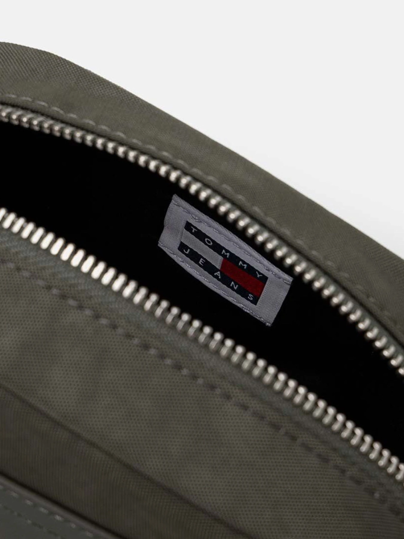 Сумки Tommy Hilfiger модель AM0AM12629-M00 Фото