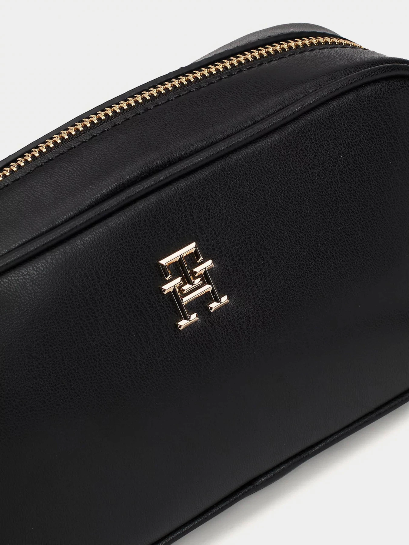Сумки Tommy Hilfiger модель AW0AW16468-BDS Сумки Tommy Hilfiger модель AW0AW16468-BDS Фото