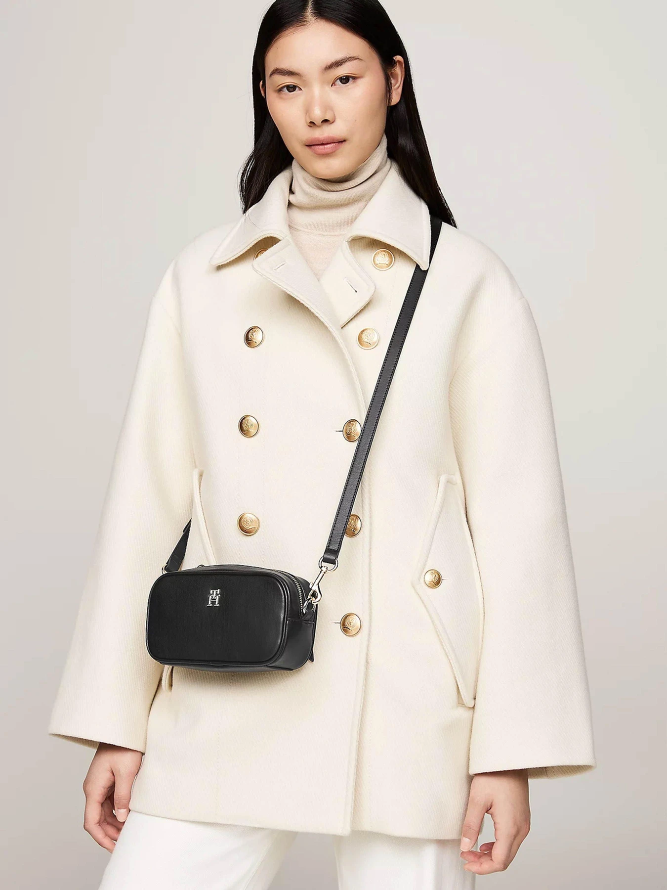 Сумки Tommy Hilfiger модель AW0AW16468-BDS Сумки Tommy Hilfiger модель AW0AW16468-BDS Фото