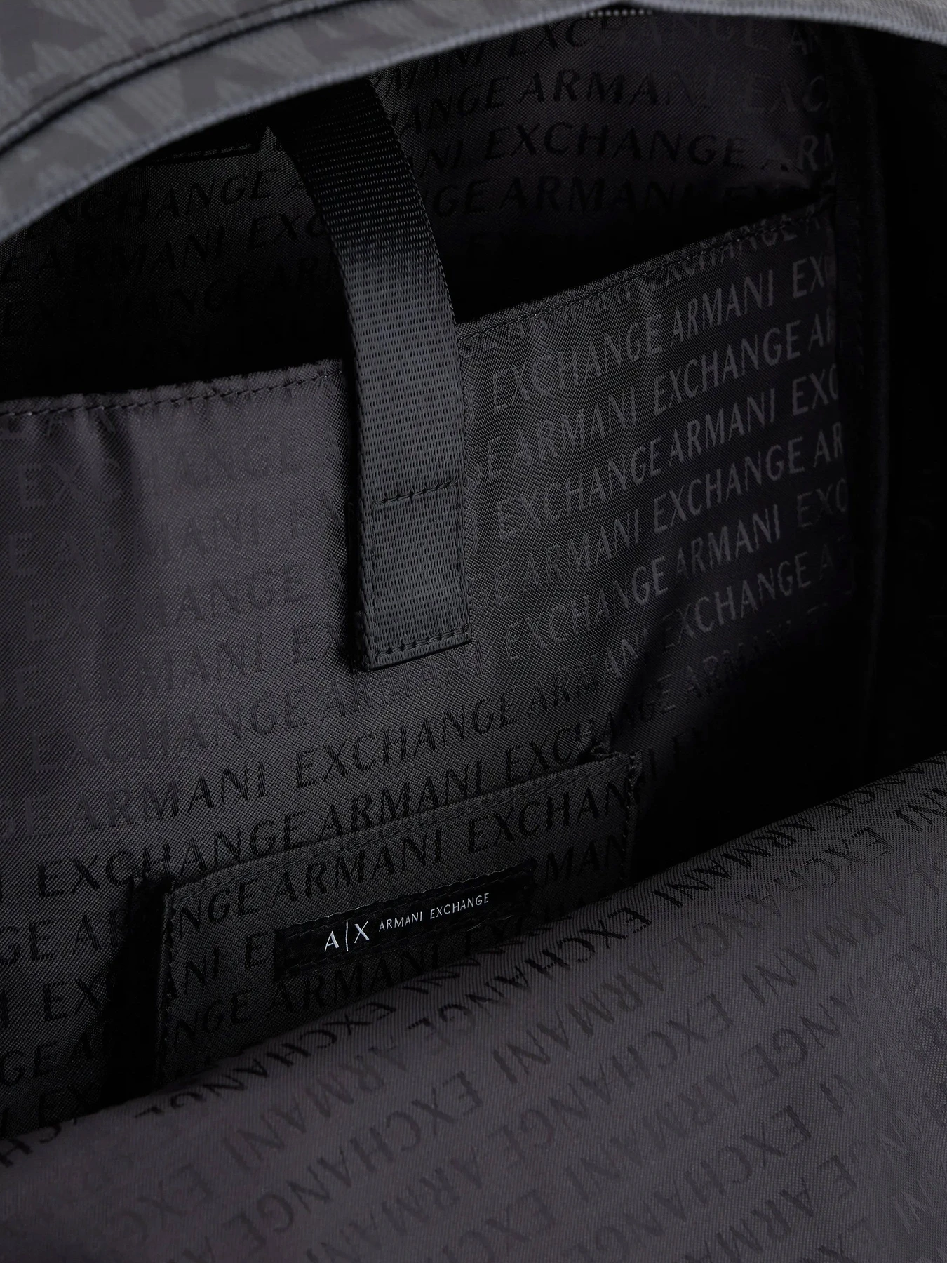 Рюкзаки Armani Exchange модель 952666-4F865-21742 Рюкзаки Armani Exchange модель 952666-4F865-21742 Фото