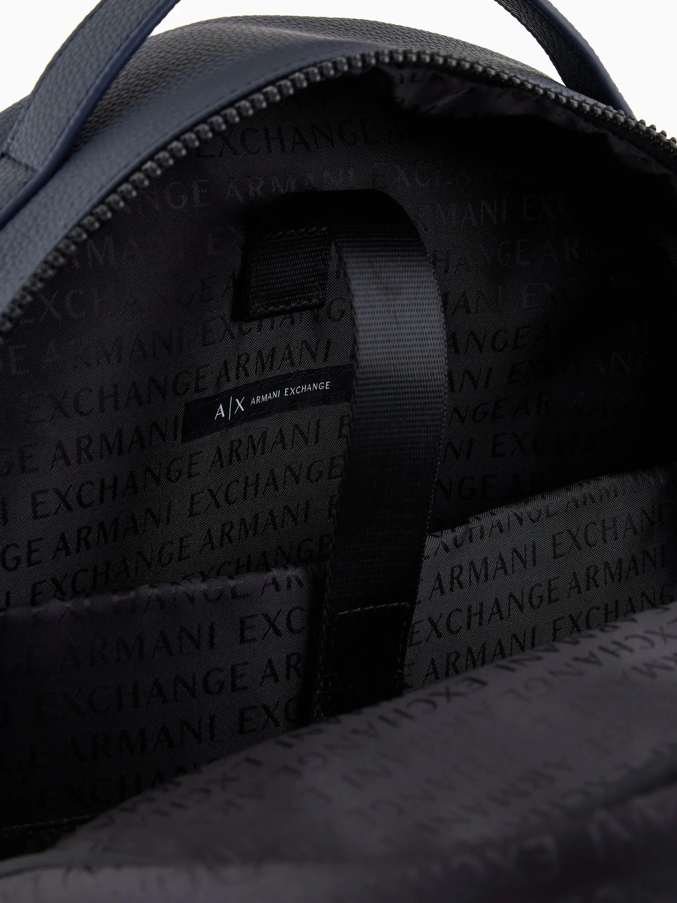 Рюкзаки Armani Exchange модель 952676-4F874-00035 Рюкзаки Armani Exchange модель 952676-4F874-00035 Фото