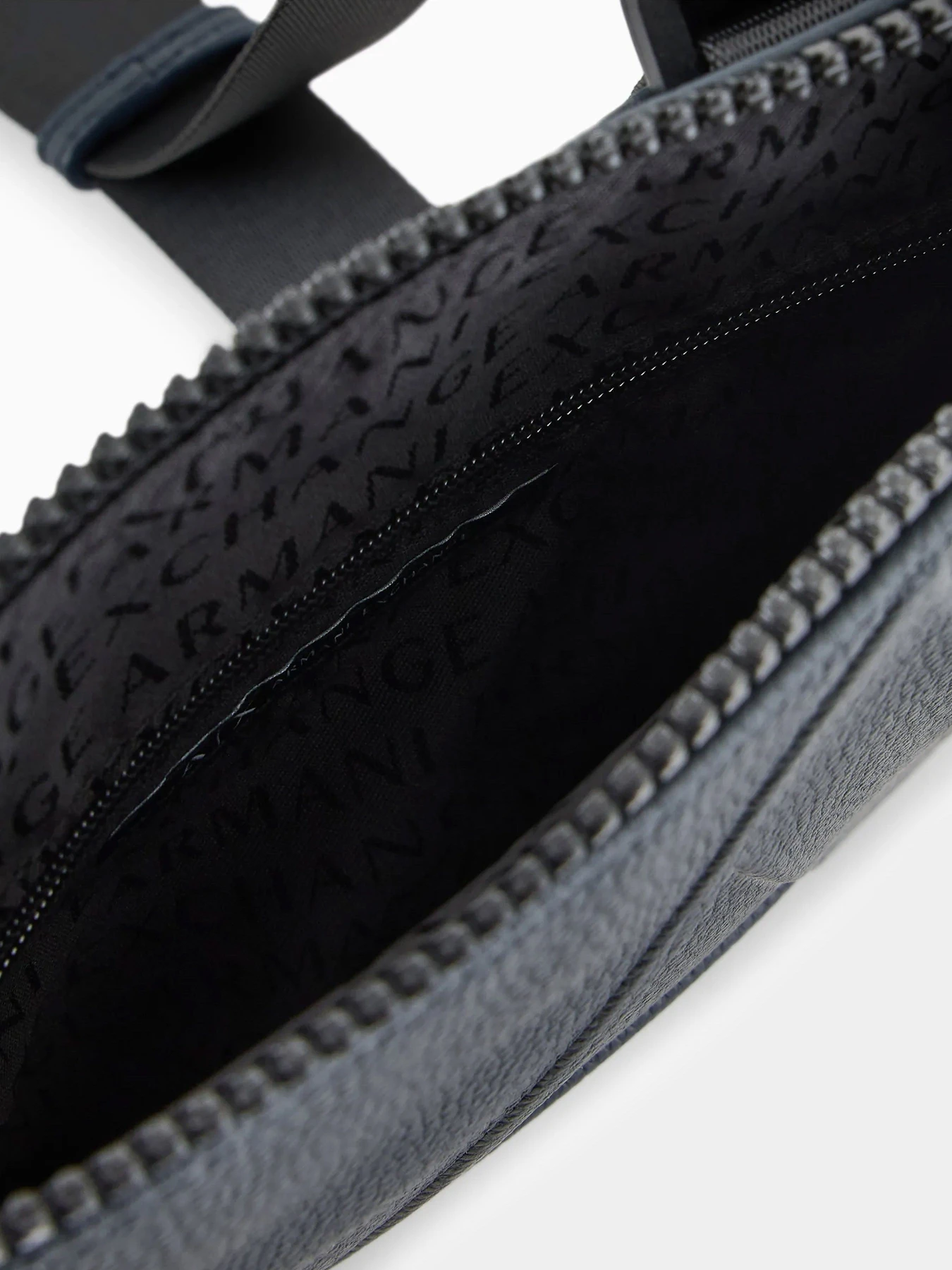 Сумки Armani Exchange модель 952722-4F874-00035 Фото