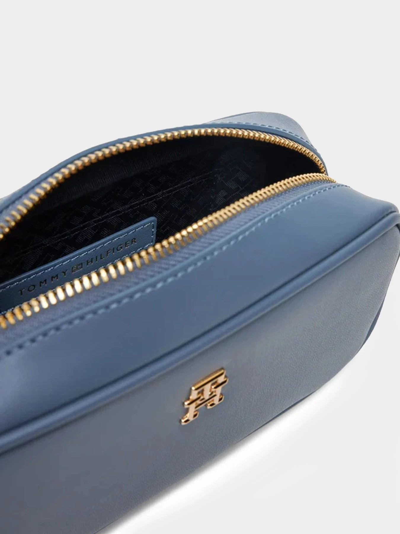 Сумки Tommy Hilfiger модель AW0AW16468-C0Z Фото