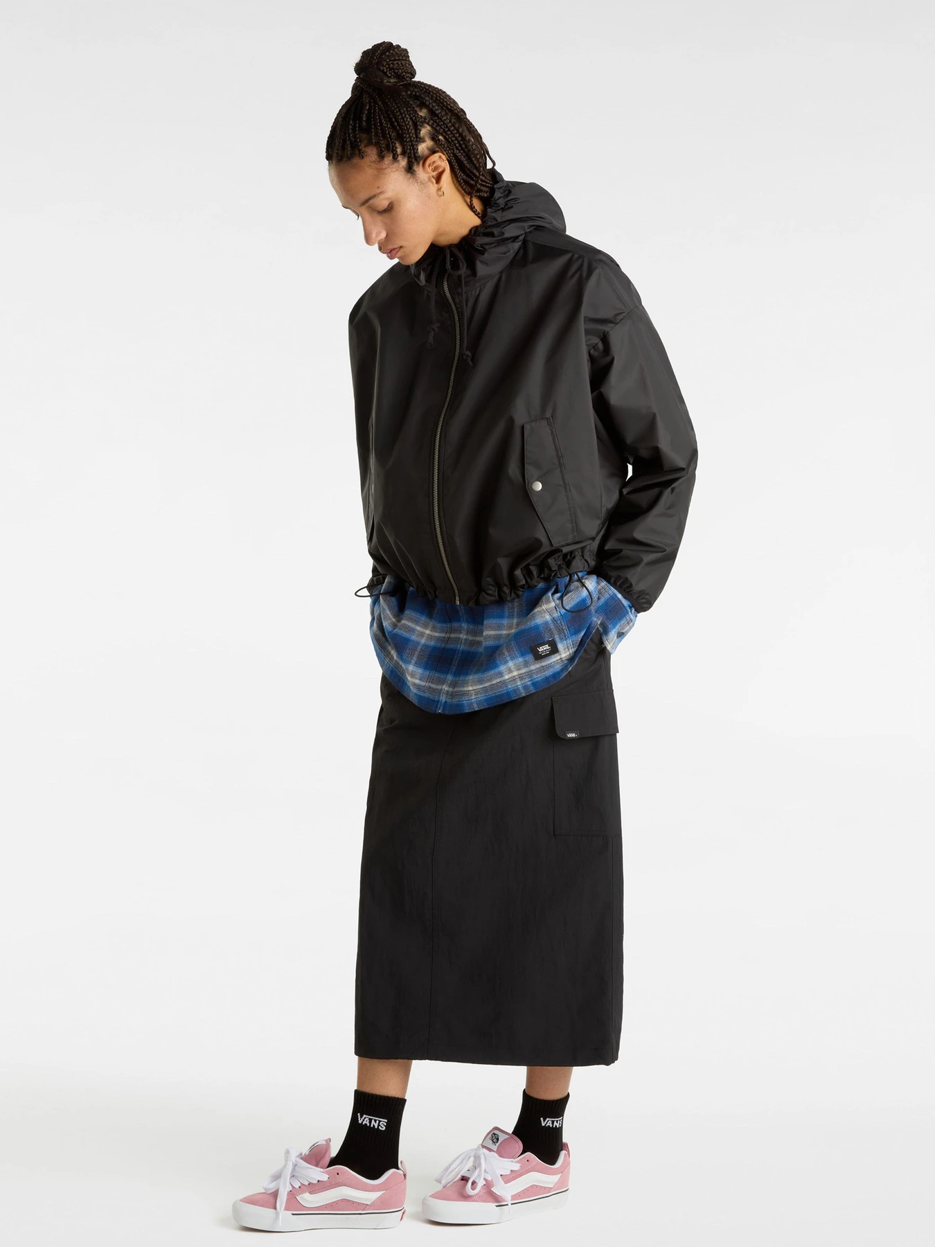 Куртки и дубленки Vans модель VN000HJHBLK1 Фото