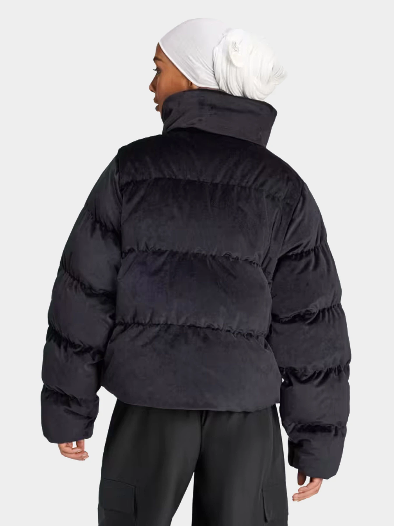 Куртки и дубленки Adidas модель IW8439 Куртки и дубленки Adidas модель IW8439 Фото