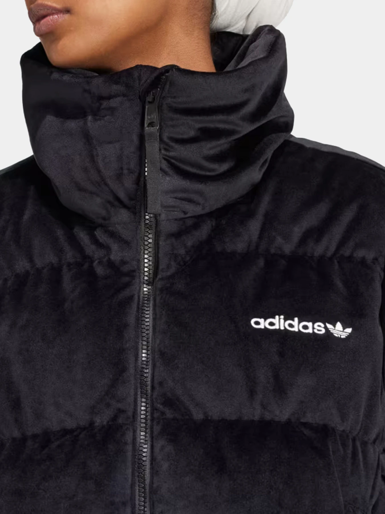 Куртки и дубленки Adidas модель IW8439 Куртки и дубленки Adidas модель IW8439 Фото