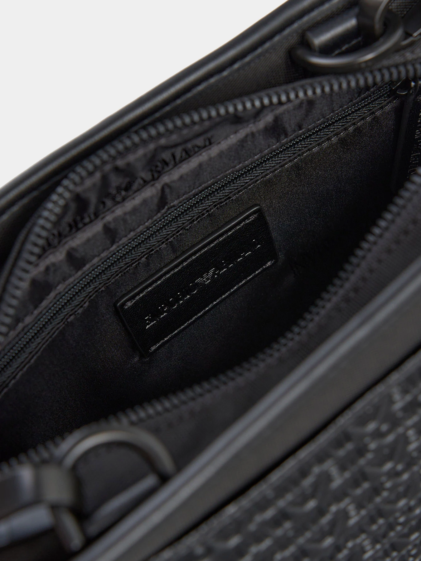 Сумки Emporio Armani модель Y4M427-YQ78K-81073 Сумки Emporio Armani модель Y4M427-YQ78K-81073 Фото