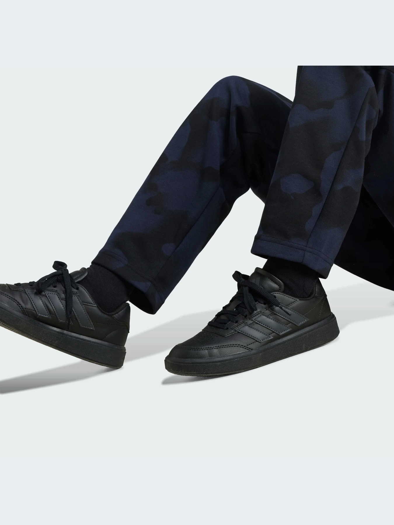 Брюки Adidas модель IV9490-KZ Брюки Adidas модель IV9490-KZ Фото