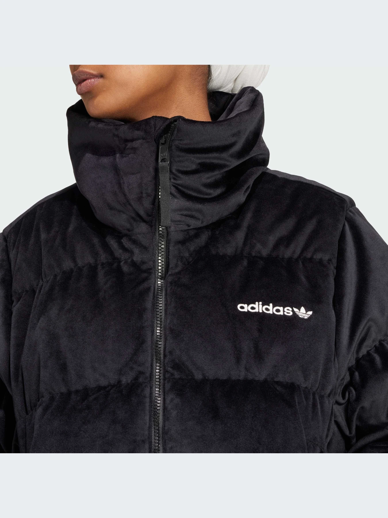 Куртки и дубленки Adidas модель IW8439-KZ Куртки и дубленки Adidas модель IW8439-KZ Фото