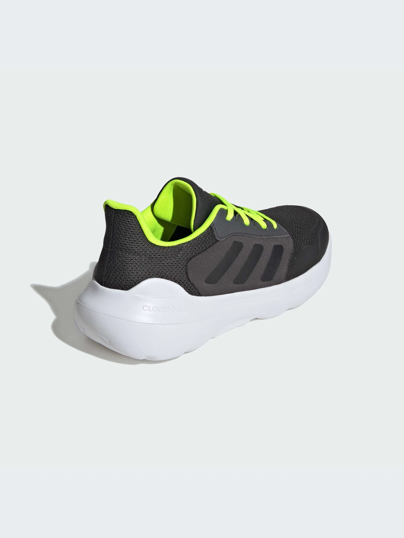 Кроссовки Adidas модель IE3546-KZ Кроссовки Adidas модель IE3546-KZ Фото