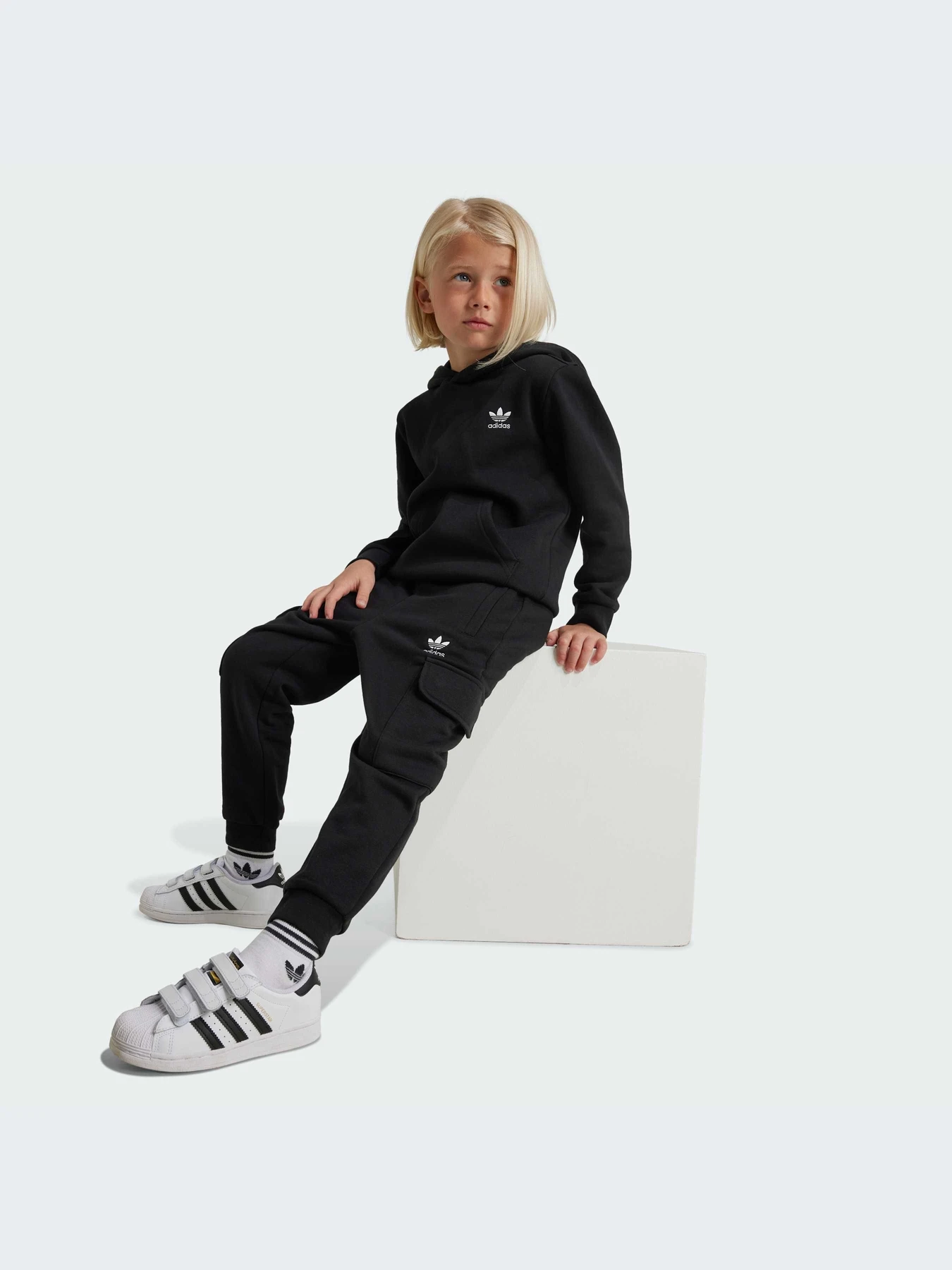 Костюмы Adidas модель IW1019-KZ Костюмы Adidas модель IW1019-KZ Фото
