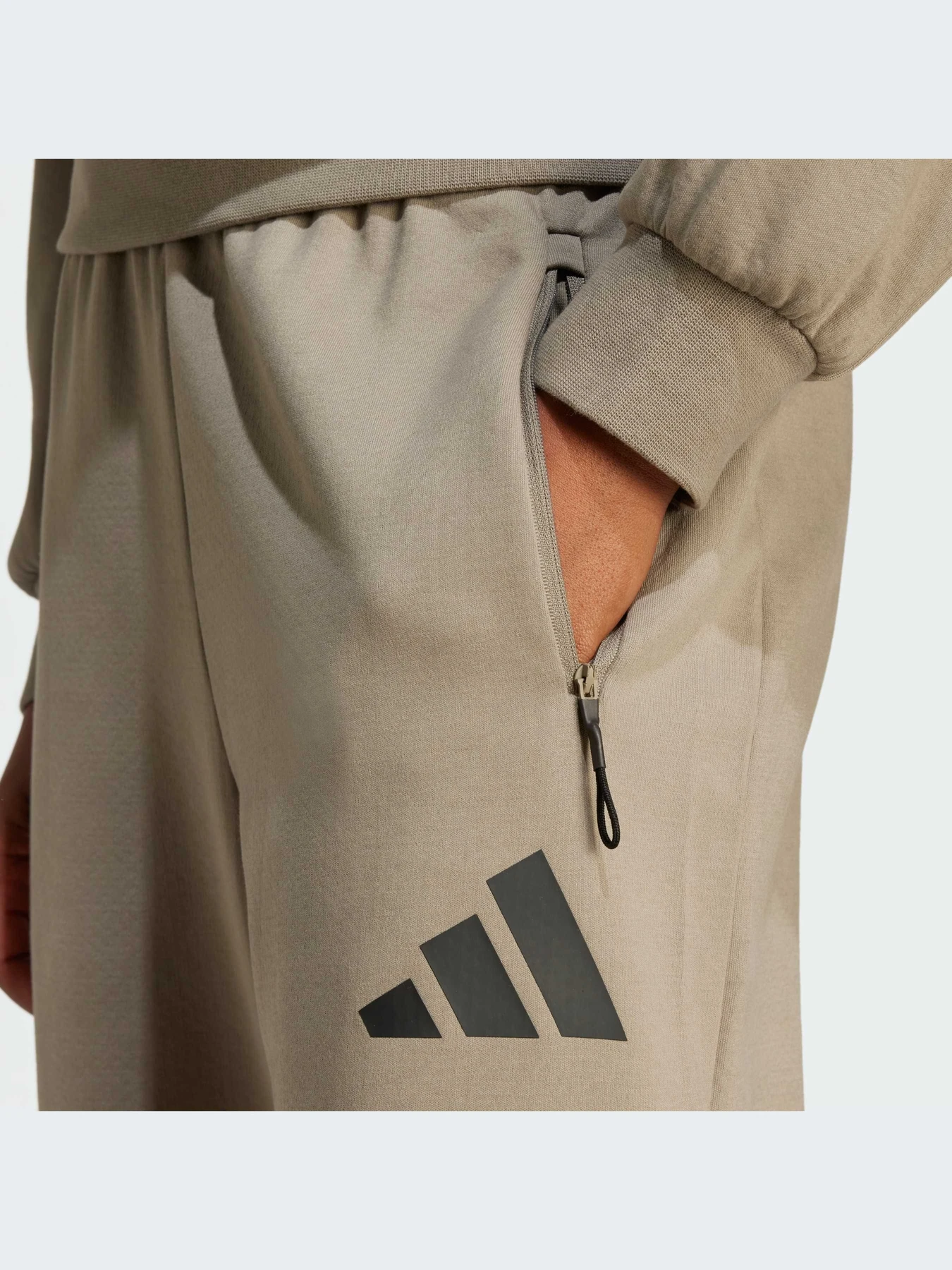 Брюки Adidas ZNE модель JD9581-KZ Брюки Adidas ZNE модель JD9581-KZ Фото