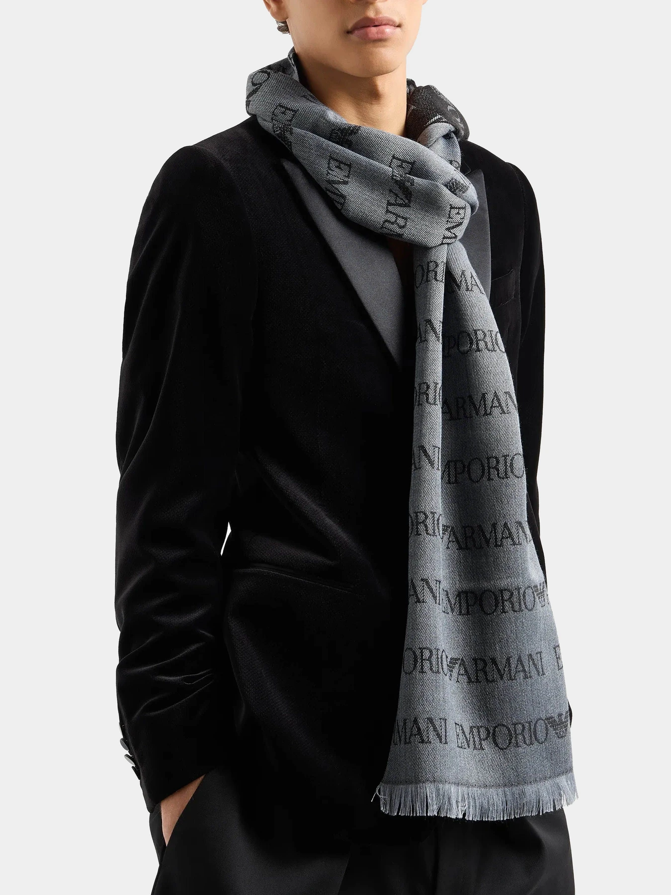 Шарфы и платки Emporio Armani модель 625060-CC786-00041 Фото