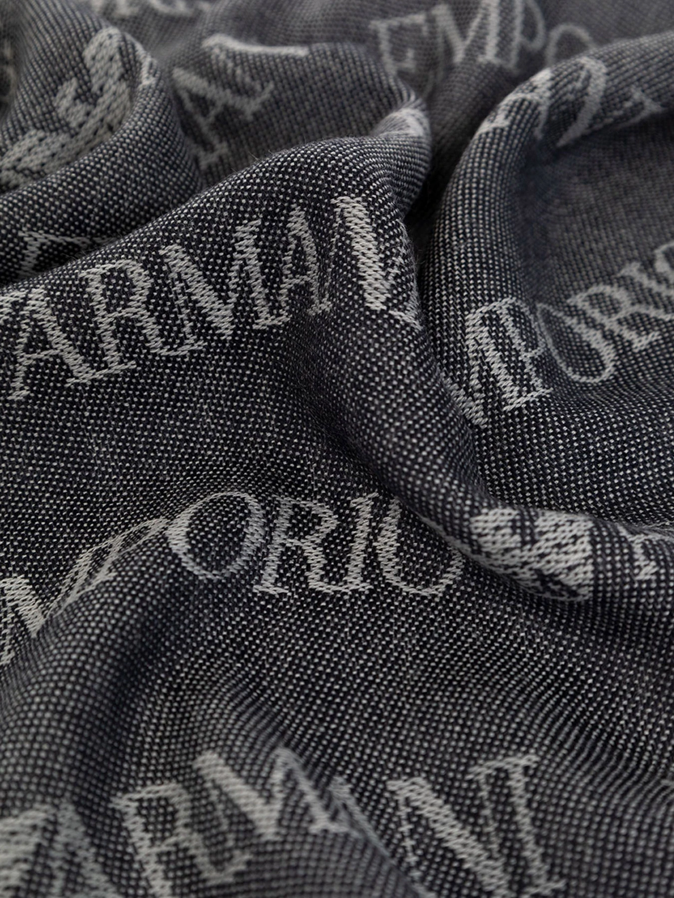 Шарфы и платки Emporio Armani модель 625060-CC786-00635 Фото