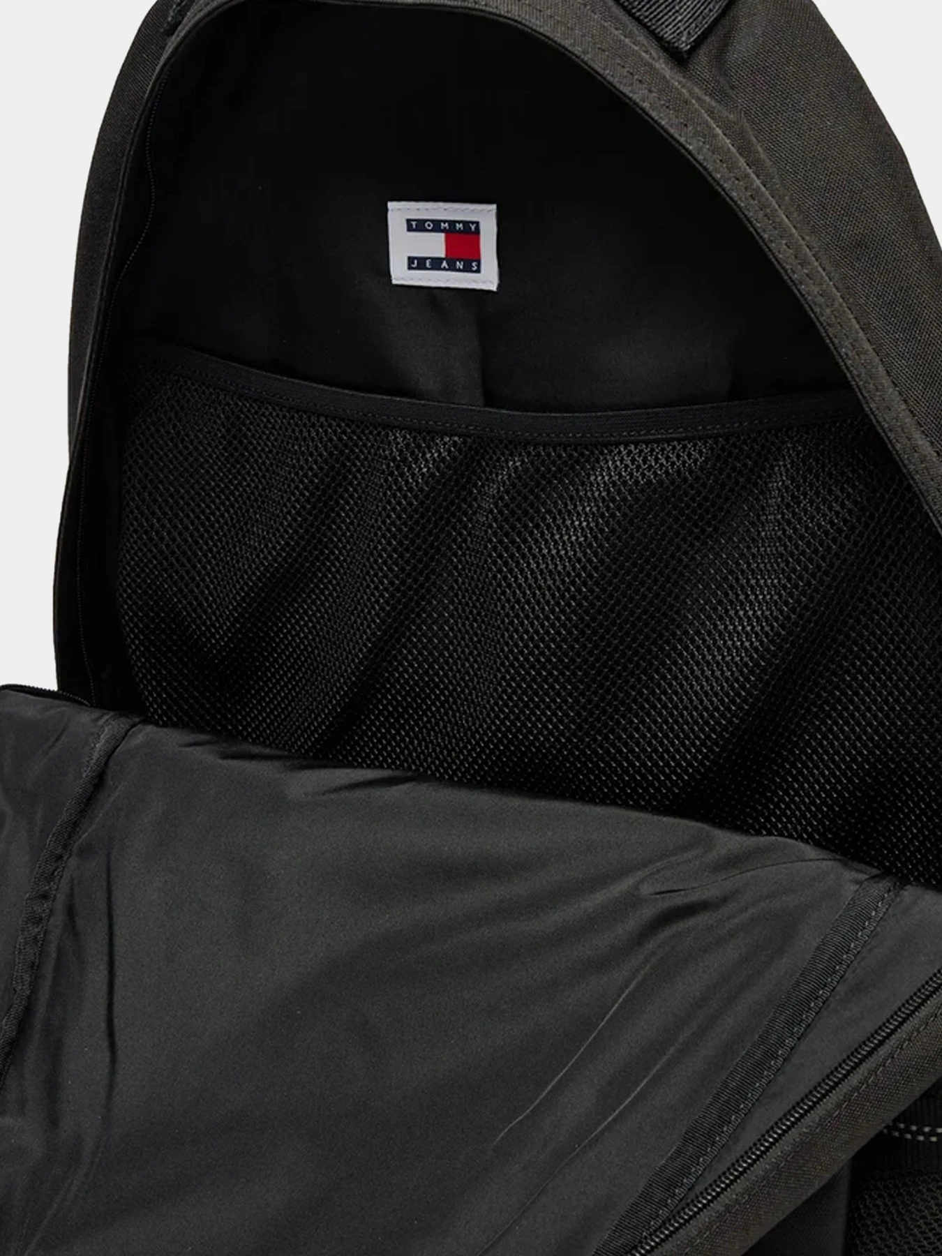 Рюкзаки Tommy Hilfiger модель AM0AM12611-BDS Рюкзаки Tommy Hilfiger модель AM0AM12611-BDS Фото