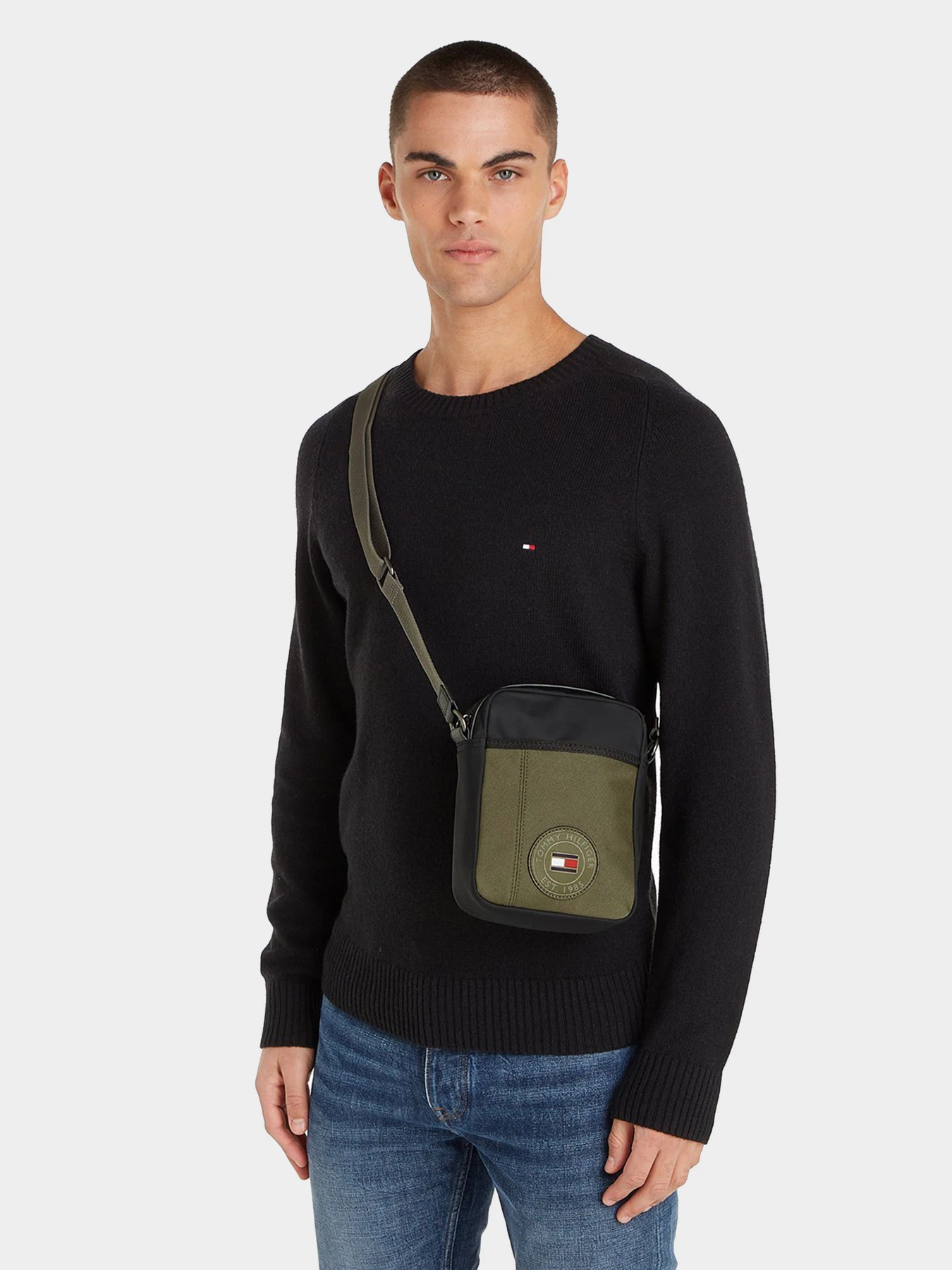 Сумки Tommy Hilfiger модель AM0AM12740-0H7 Сумки Tommy Hilfiger модель AM0AM12740-0H7 Фото