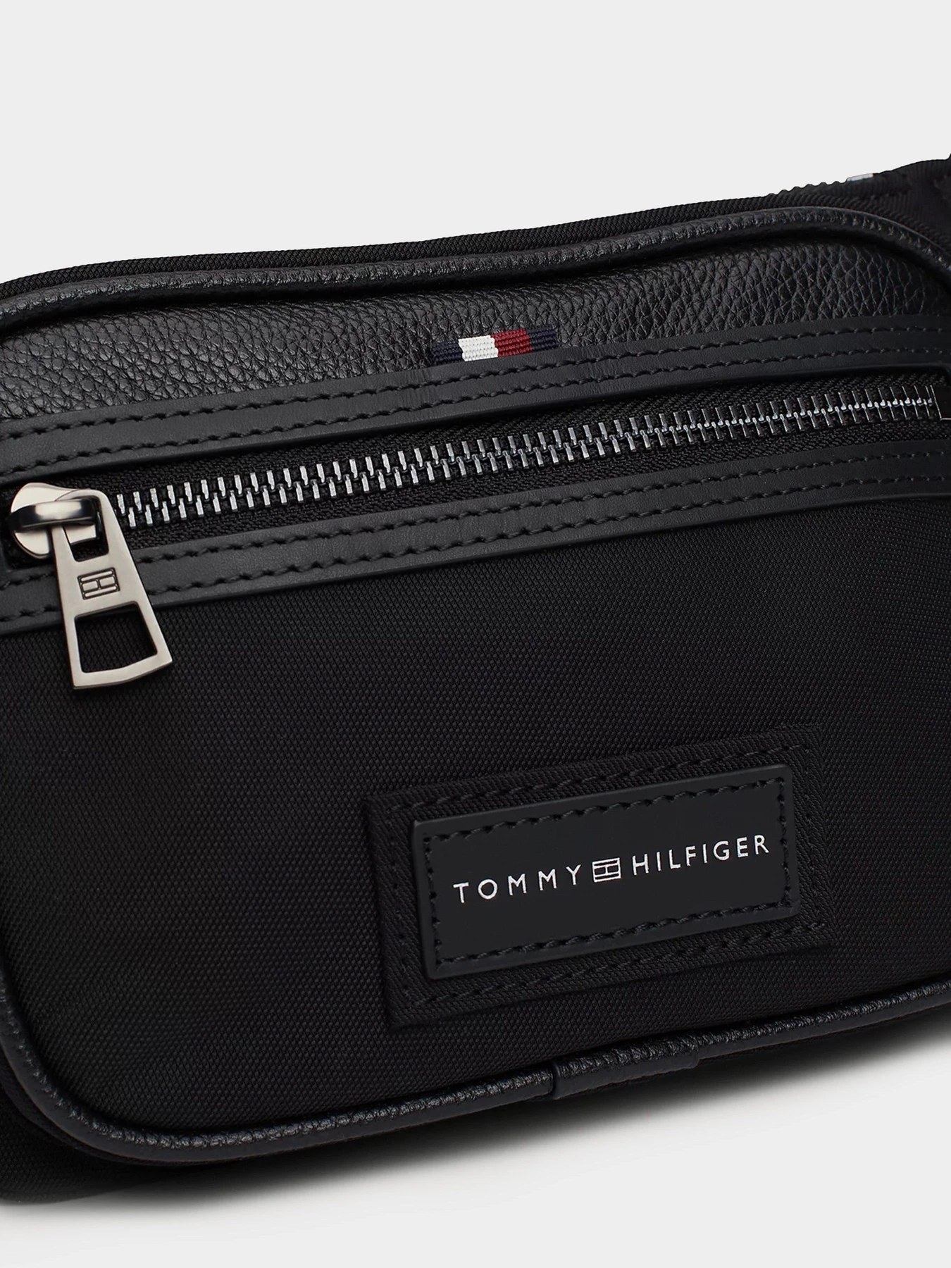 Сумки Tommy Hilfiger модель AM0AM12700-BDS Сумки Tommy Hilfiger модель AM0AM12700-BDS Фото