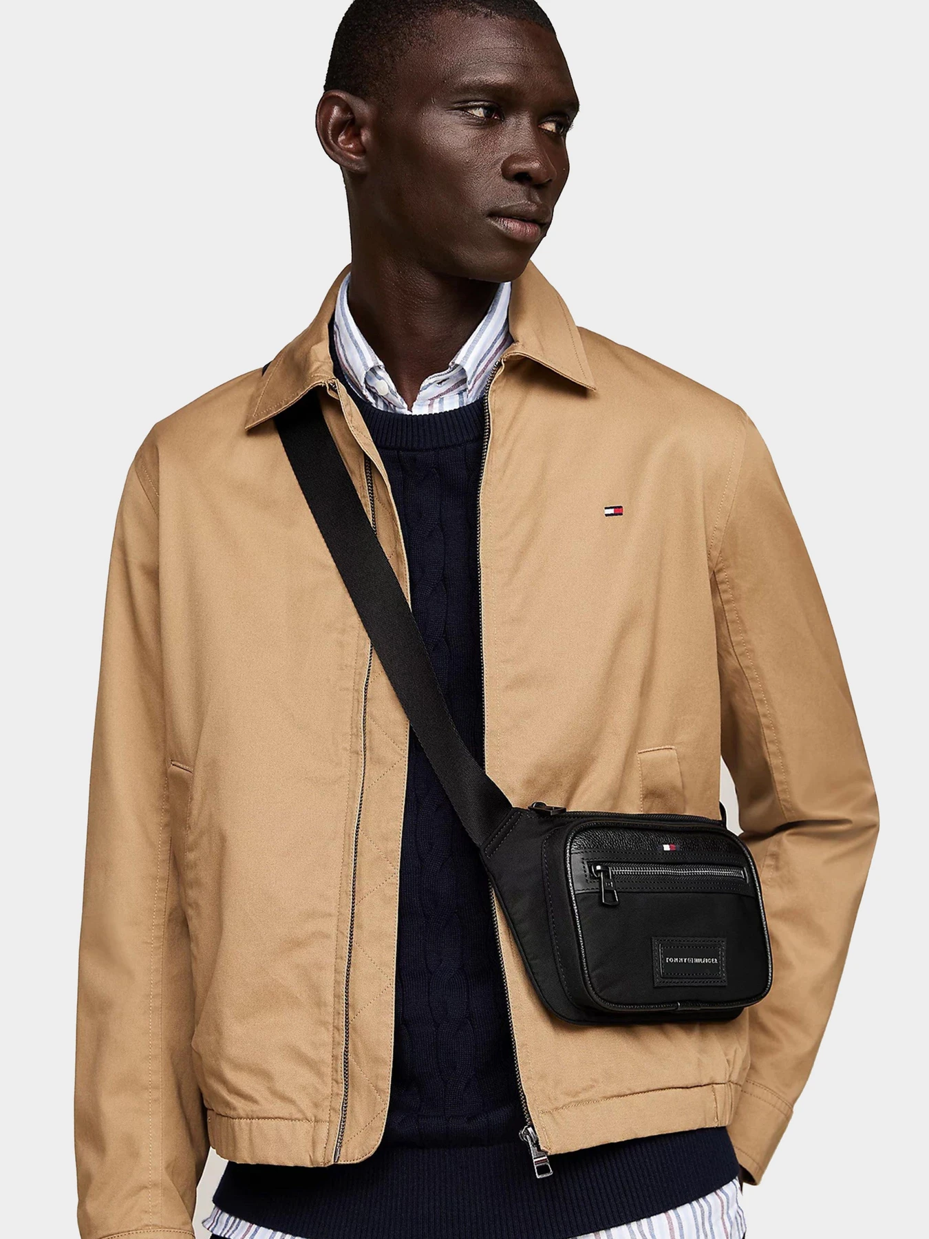 Сумки Tommy Hilfiger модель AM0AM12700-BDS Сумки Tommy Hilfiger модель AM0AM12700-BDS Фото