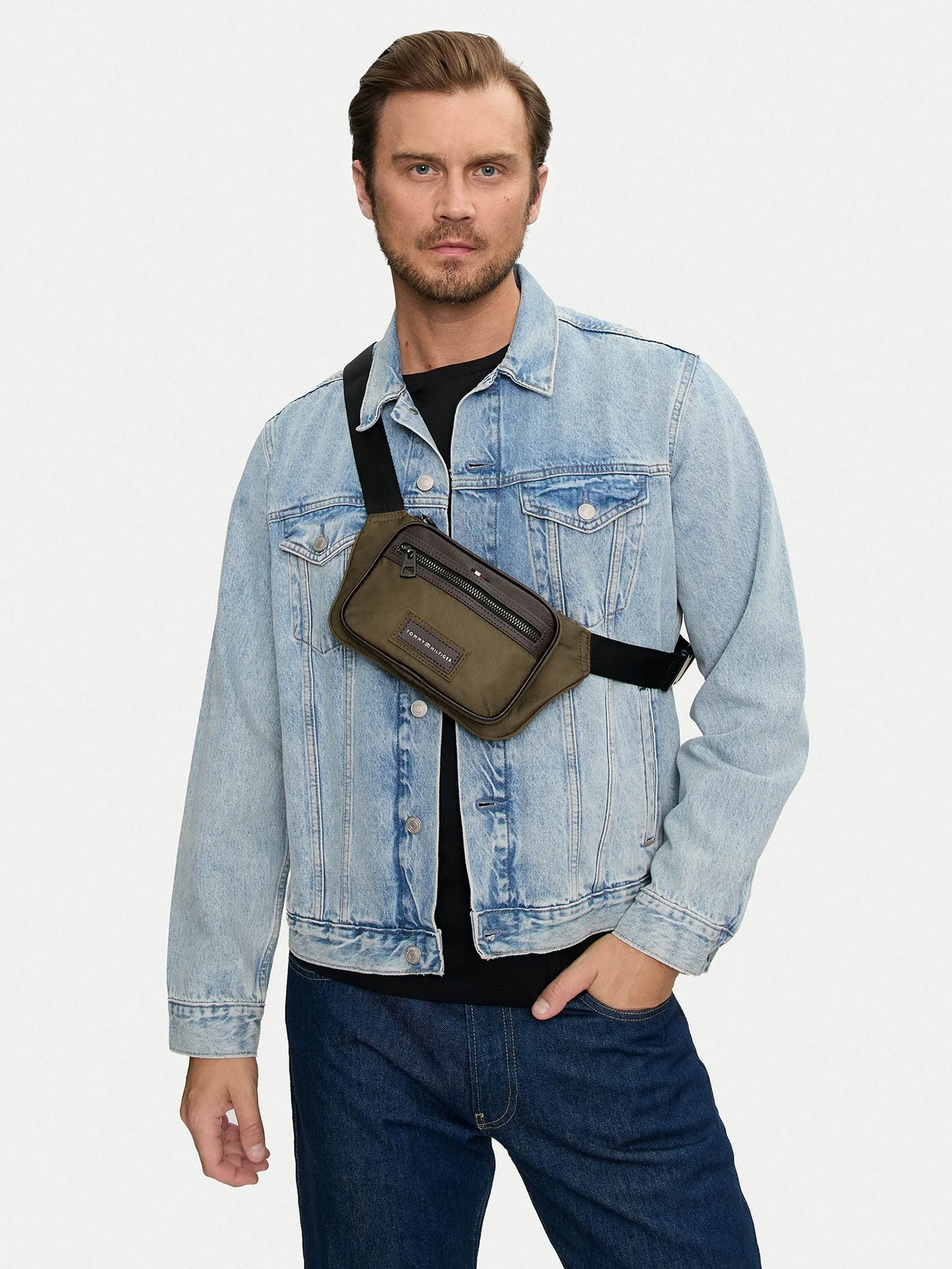 Сумки Tommy Hilfiger модель AM0AM12700-GXH Сумки Tommy Hilfiger модель AM0AM12700-GXH Фото