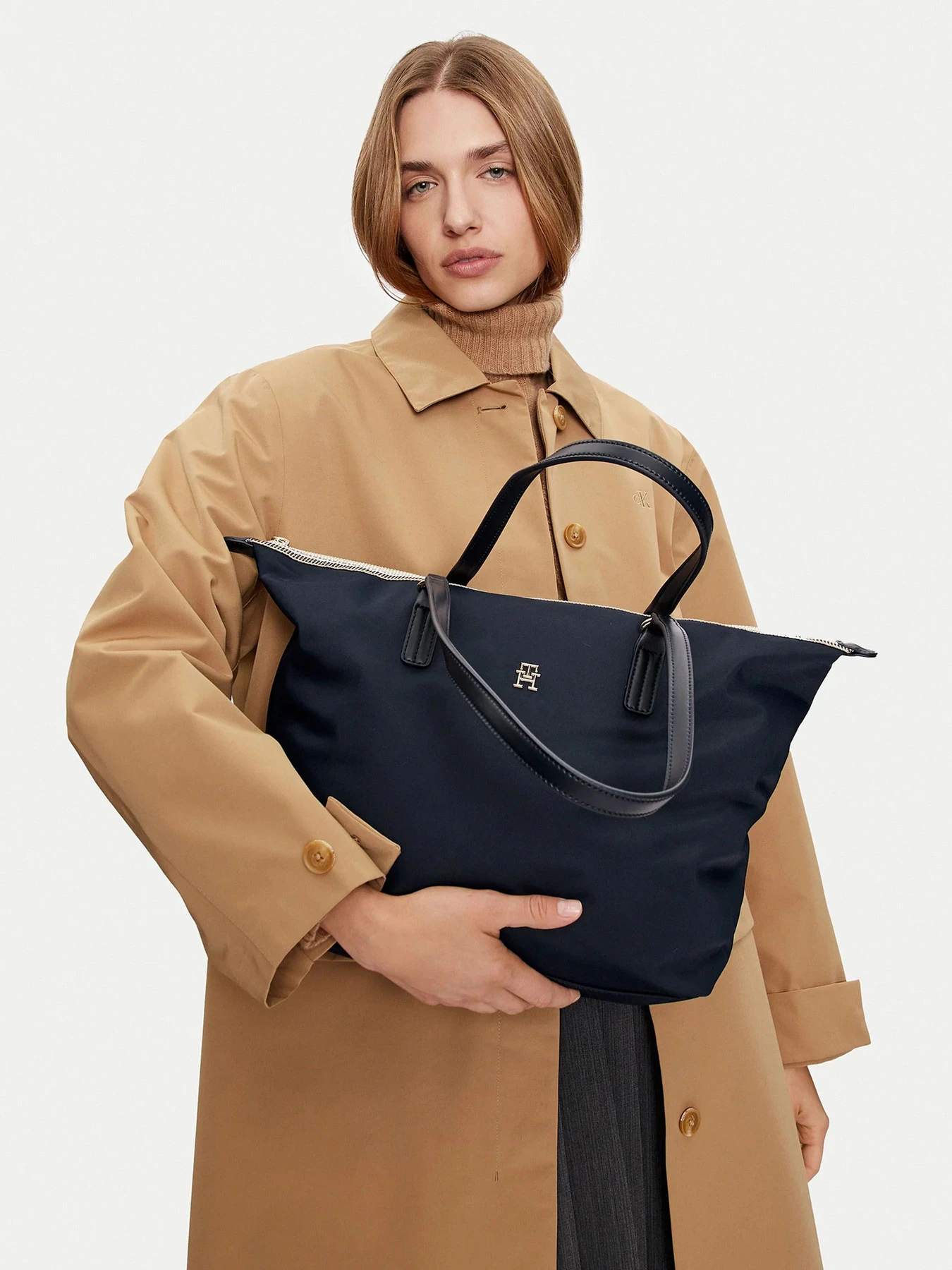 Сумки Tommy Hilfiger модель AW0AW16480-DW6 Сумки Tommy Hilfiger модель AW0AW16480-DW6 Фото