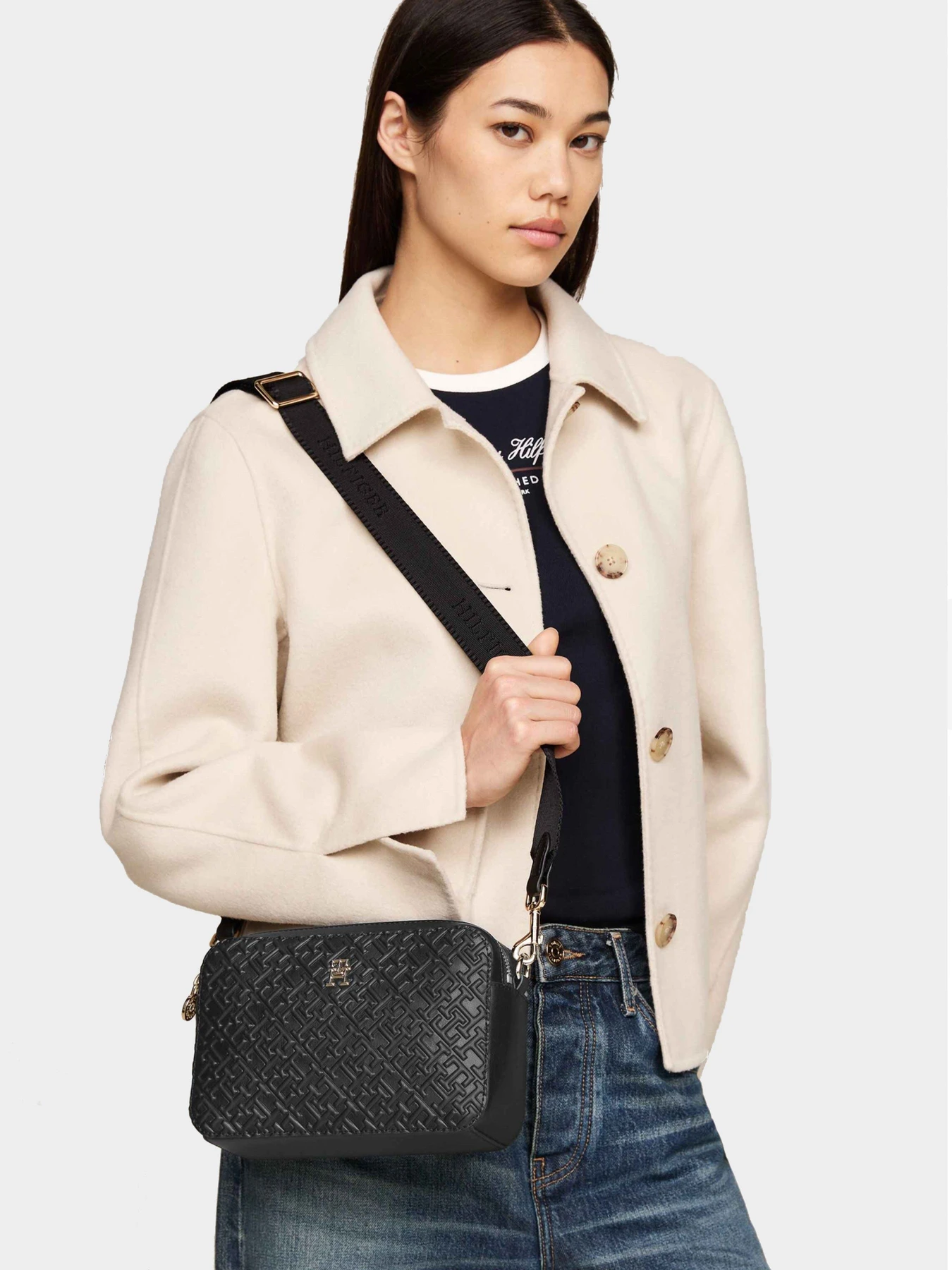 Сумки Tommy Hilfiger модель AW0AW16470-BDS Сумки Tommy Hilfiger модель AW0AW16470-BDS Фото