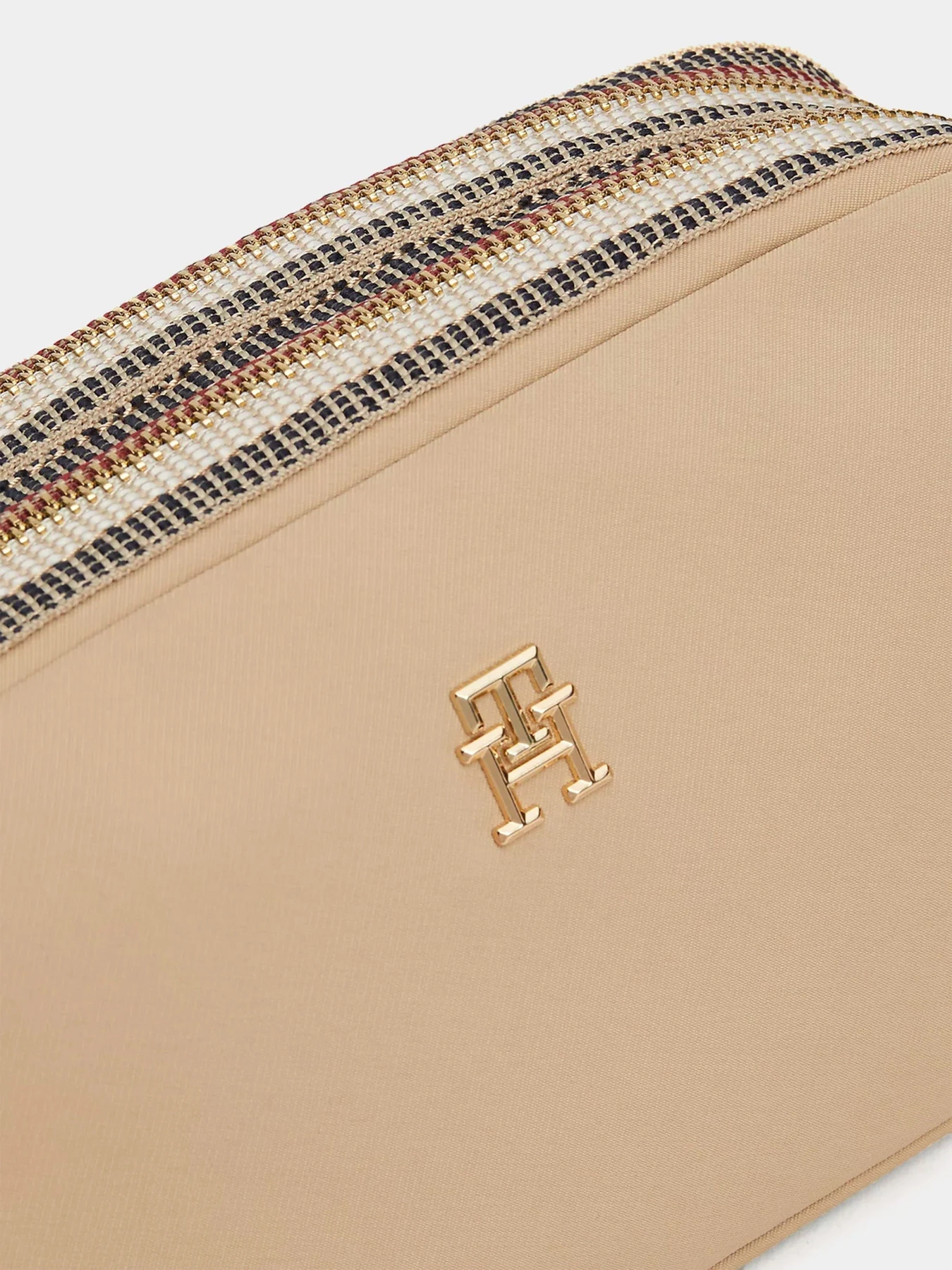 Сумки Tommy Hilfiger модель AW0AW16483-AEG Сумки Tommy Hilfiger модель AW0AW16483-AEG Фото