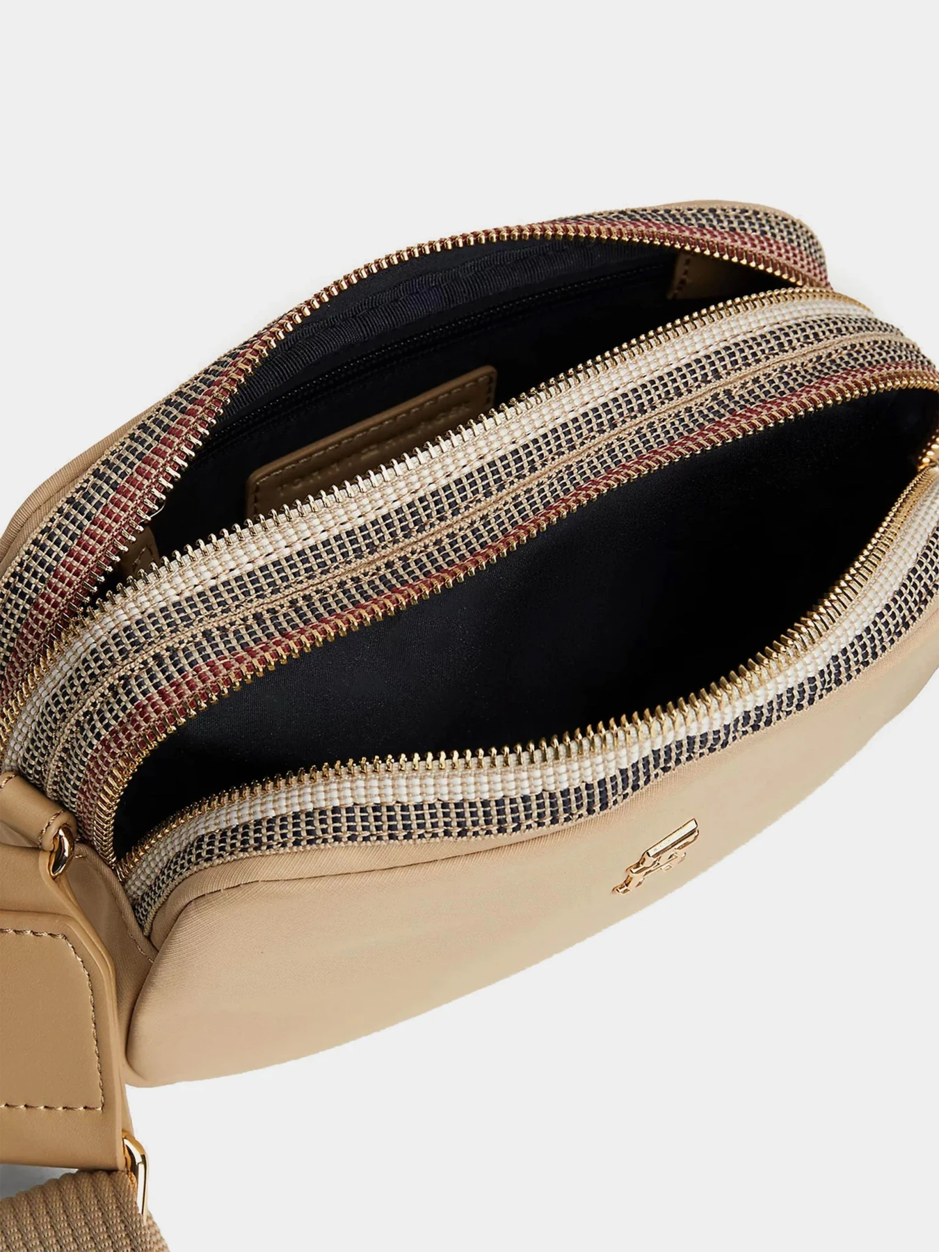 Сумки Tommy Hilfiger модель AW0AW16483-AEG Сумки Tommy Hilfiger модель AW0AW16483-AEG Фото