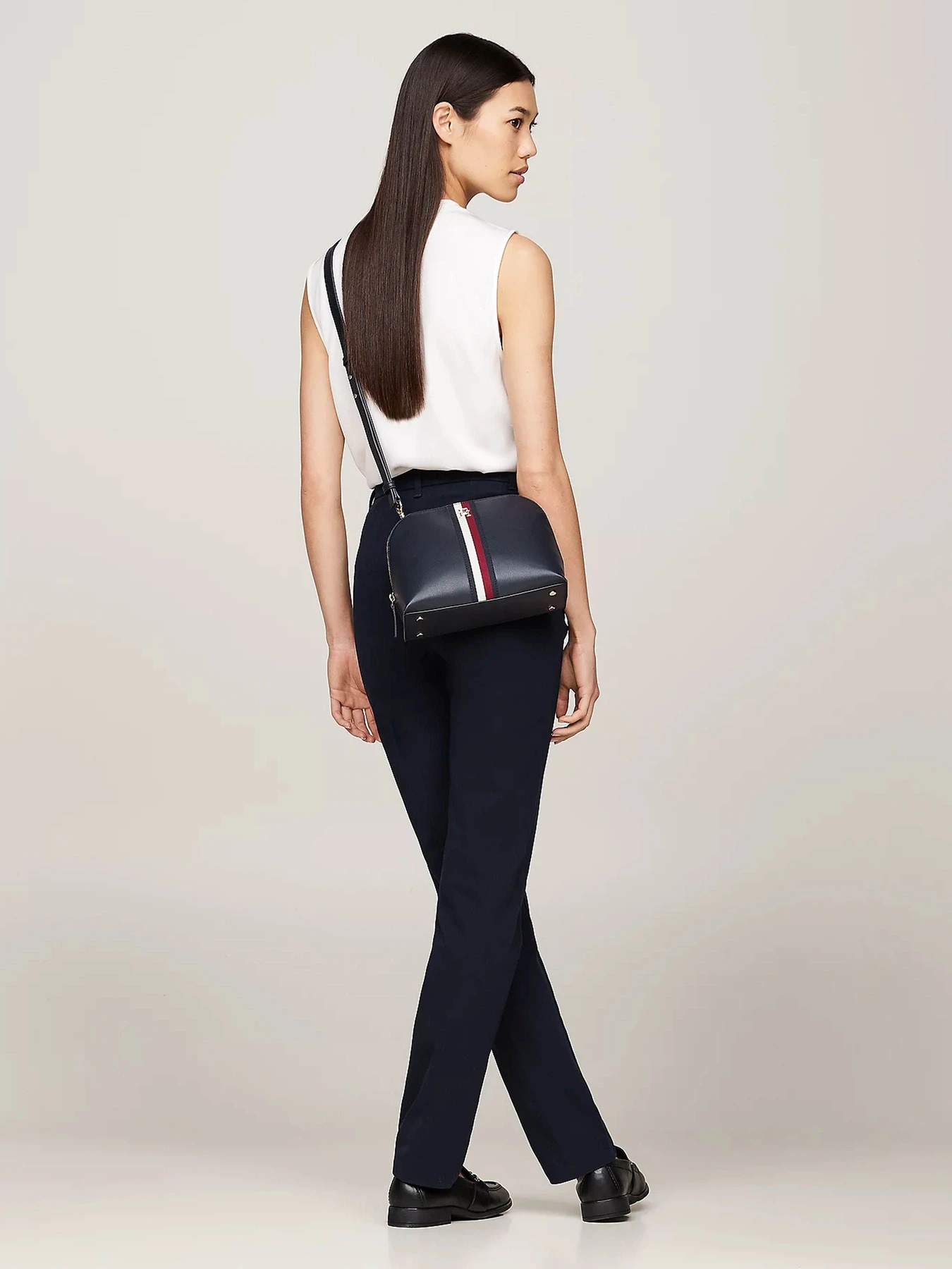 Сумки Tommy Hilfiger модель AW0AW17065-DW6 Сумки Tommy Hilfiger модель AW0AW17065-DW6 Фото