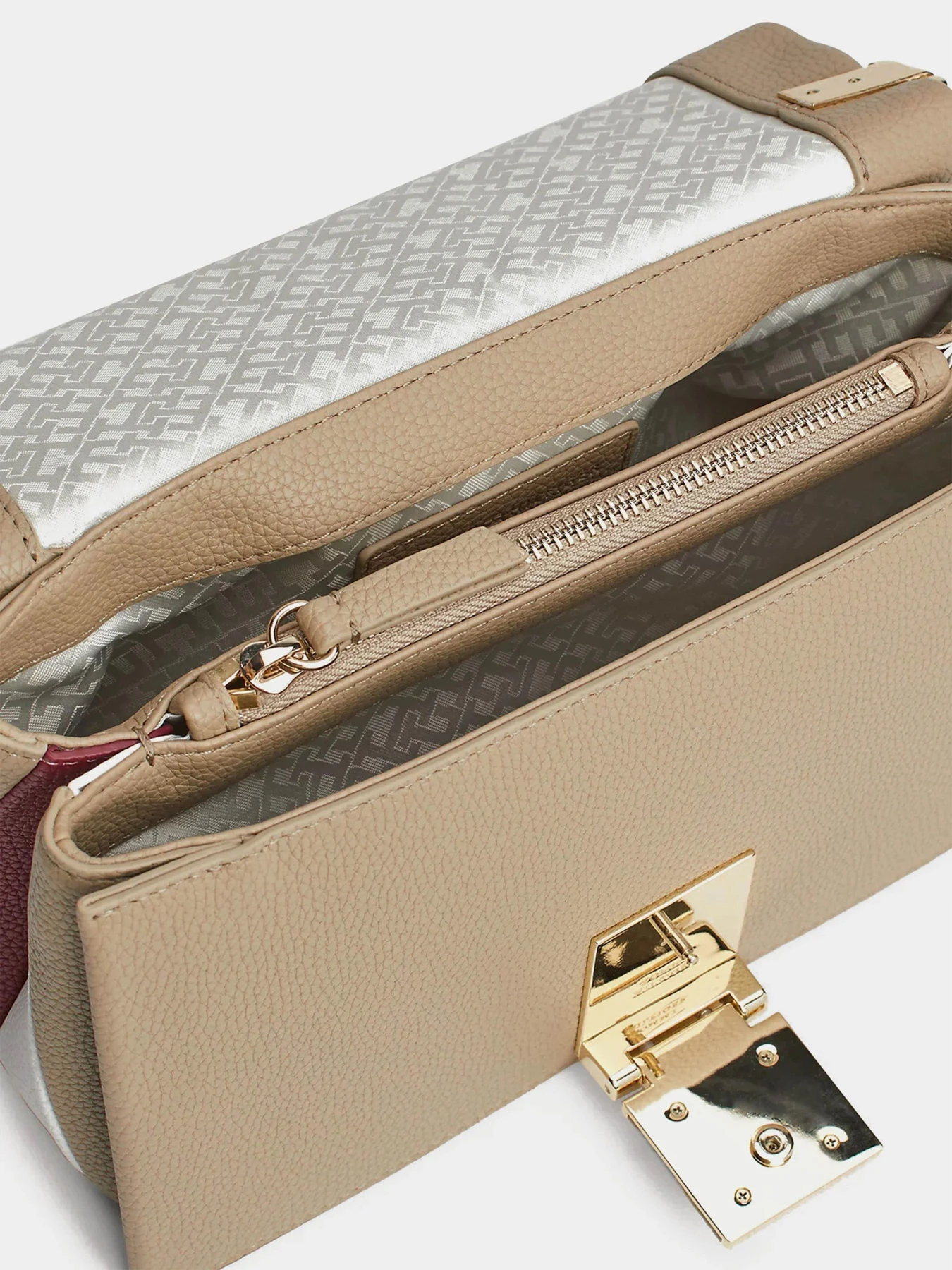 Сумки Tommy Hilfiger модель AW0AW17026-AEG Сумки Tommy Hilfiger модель AW0AW17026-AEG Фото