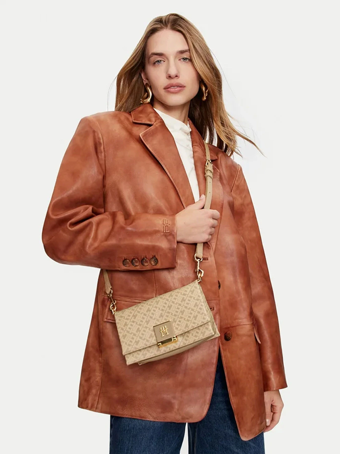 Сумки Tommy Hilfiger модель AW0AW17028-AEG Сумки Tommy Hilfiger модель AW0AW17028-AEG Фото
