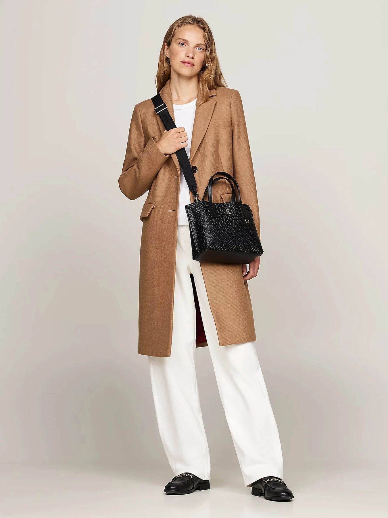 Сумки Tommy Hilfiger модель AW0AW16473-BDS Сумки Tommy Hilfiger модель AW0AW16473-BDS Фото