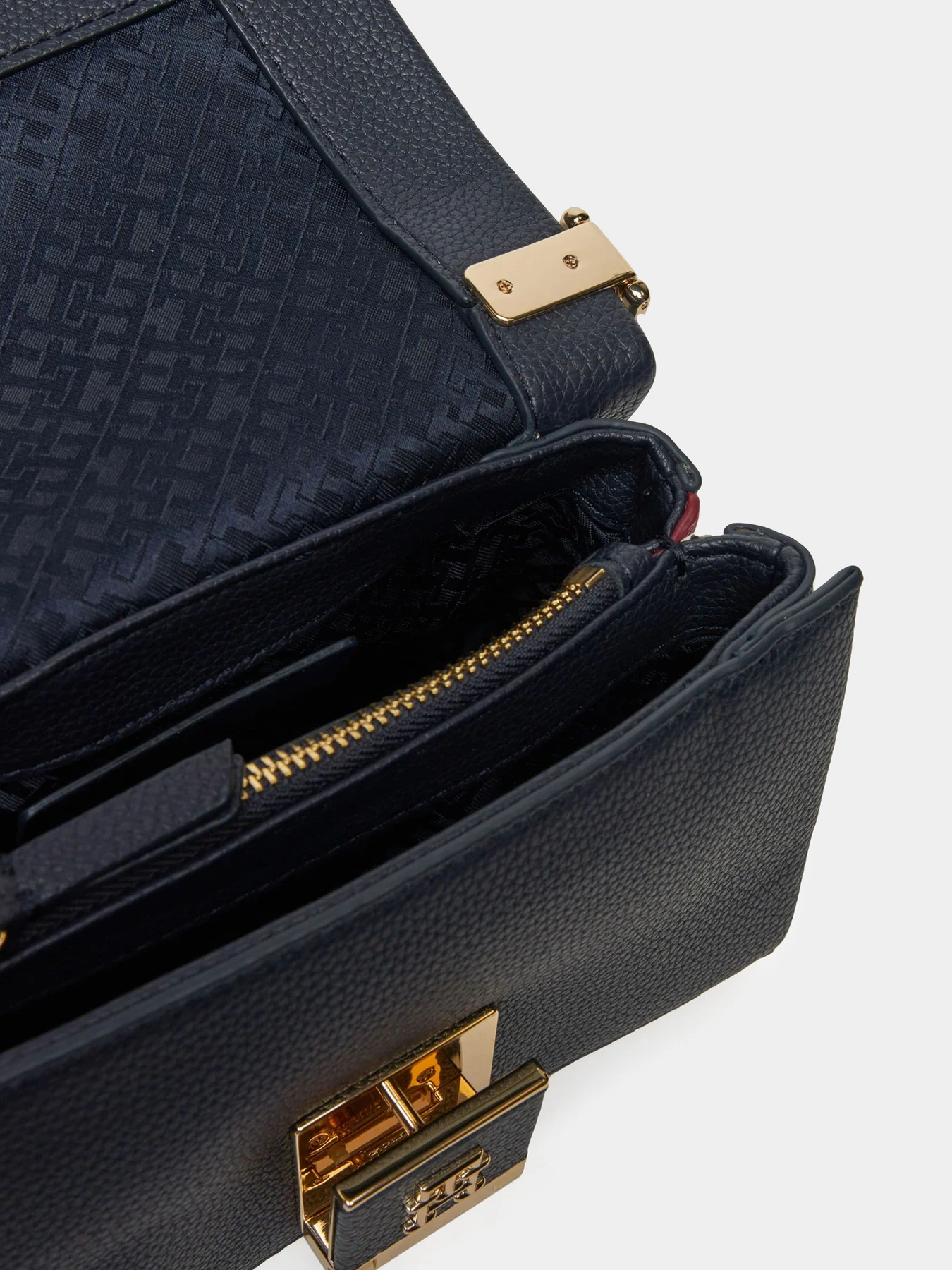 Сумки Tommy Hilfiger модель AW0AW17029-DW6 Сумки Tommy Hilfiger модель AW0AW17029-DW6 Фото