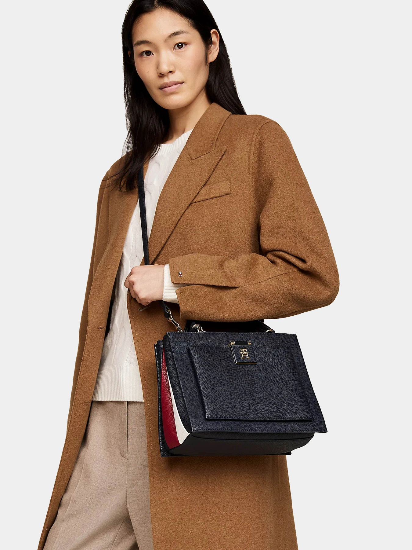 Сумки Tommy Hilfiger модель AW0AW17032-DW6 Сумки Tommy Hilfiger модель AW0AW17032-DW6 Фото