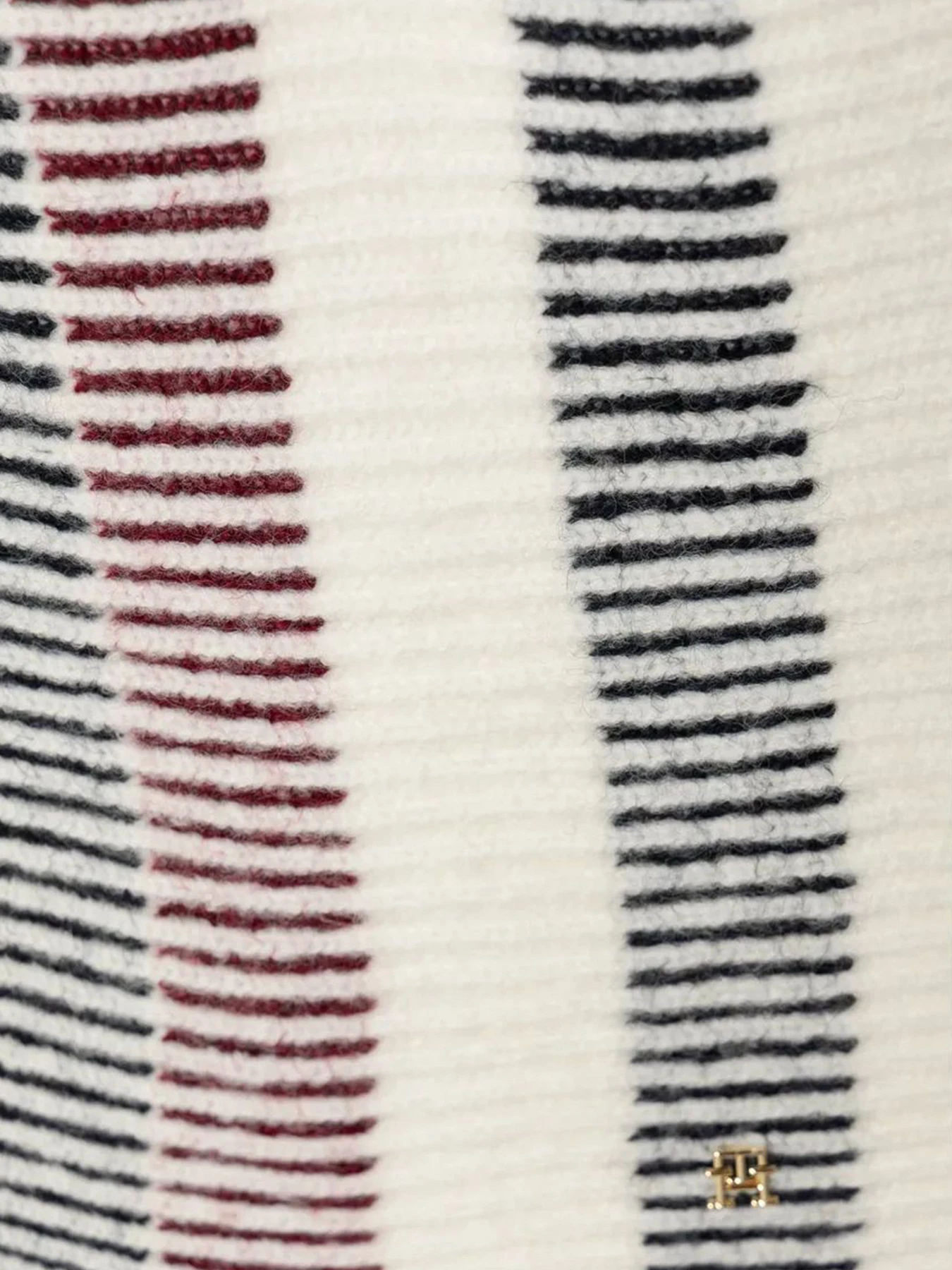 Шарфы и платки Tommy Hilfiger модель AW0AW16653-Z00 Фото