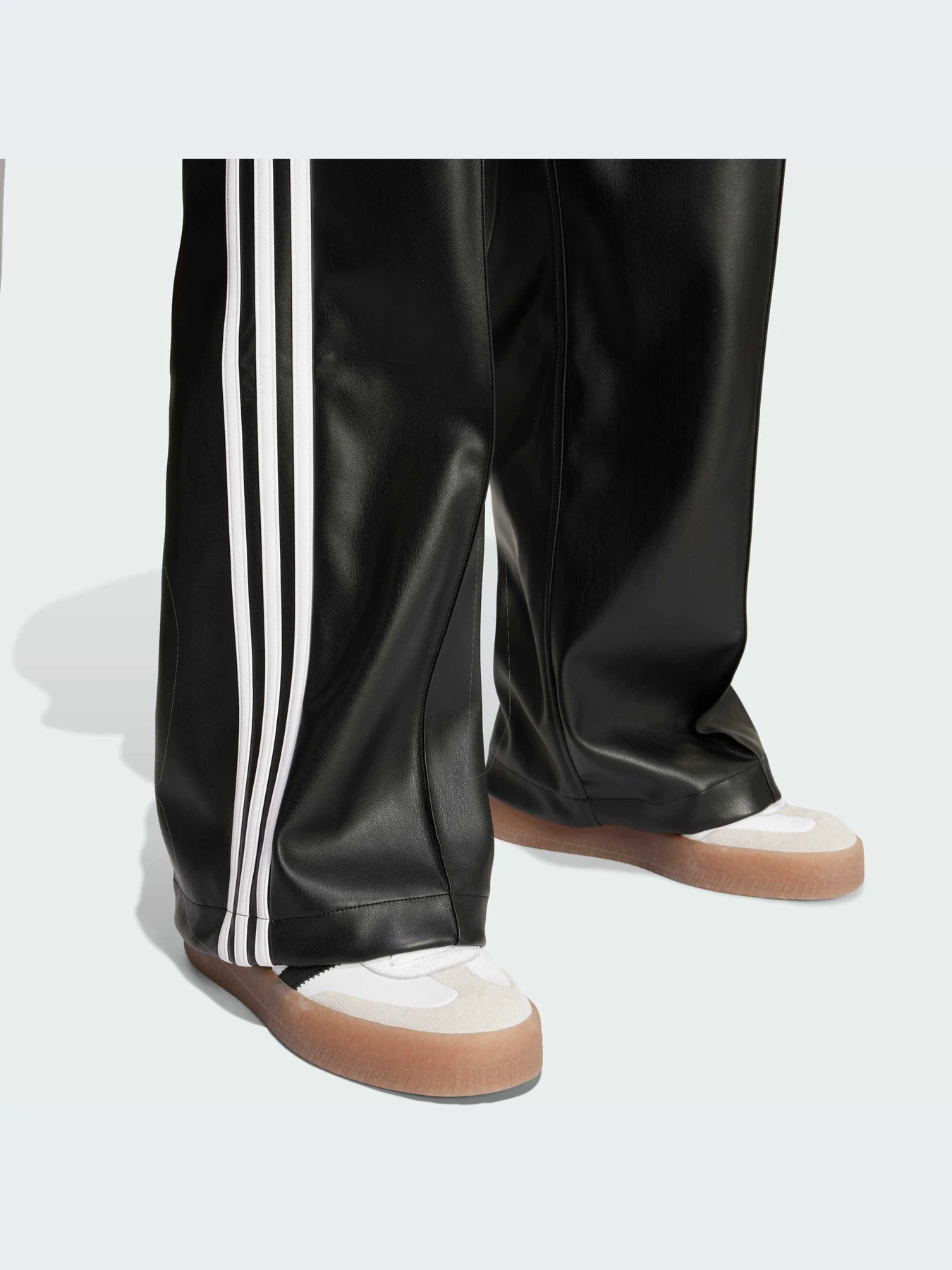 Брюки Adidas Adicolor модель IY7245-KZ Брюки Adidas Adicolor модель IY7245-KZ Фото