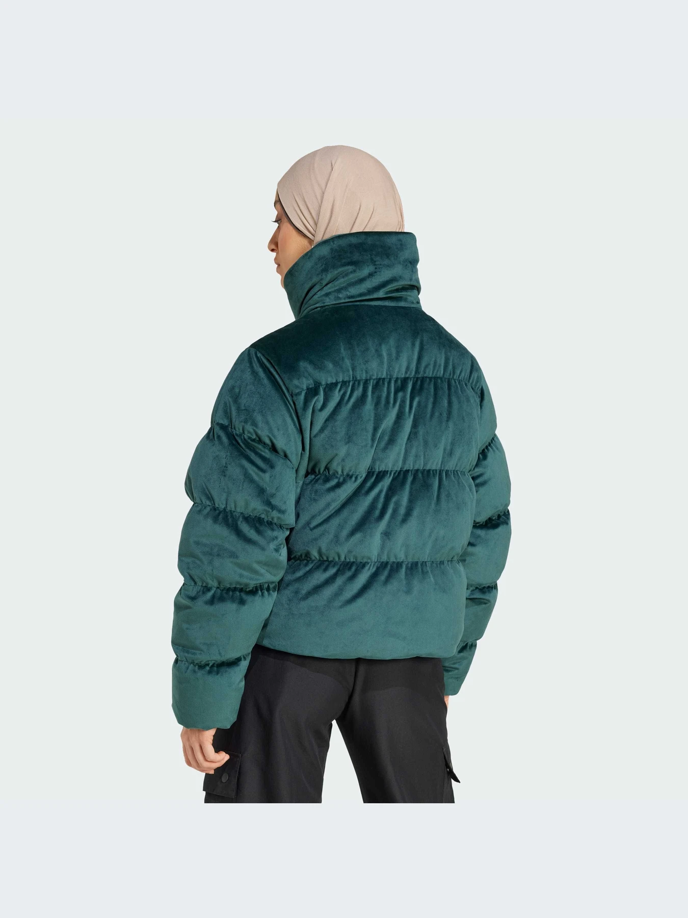 Куртки и дубленки Adidas модель IW8438-KZ Куртки и дубленки Adidas модель IW8438-KZ Фото