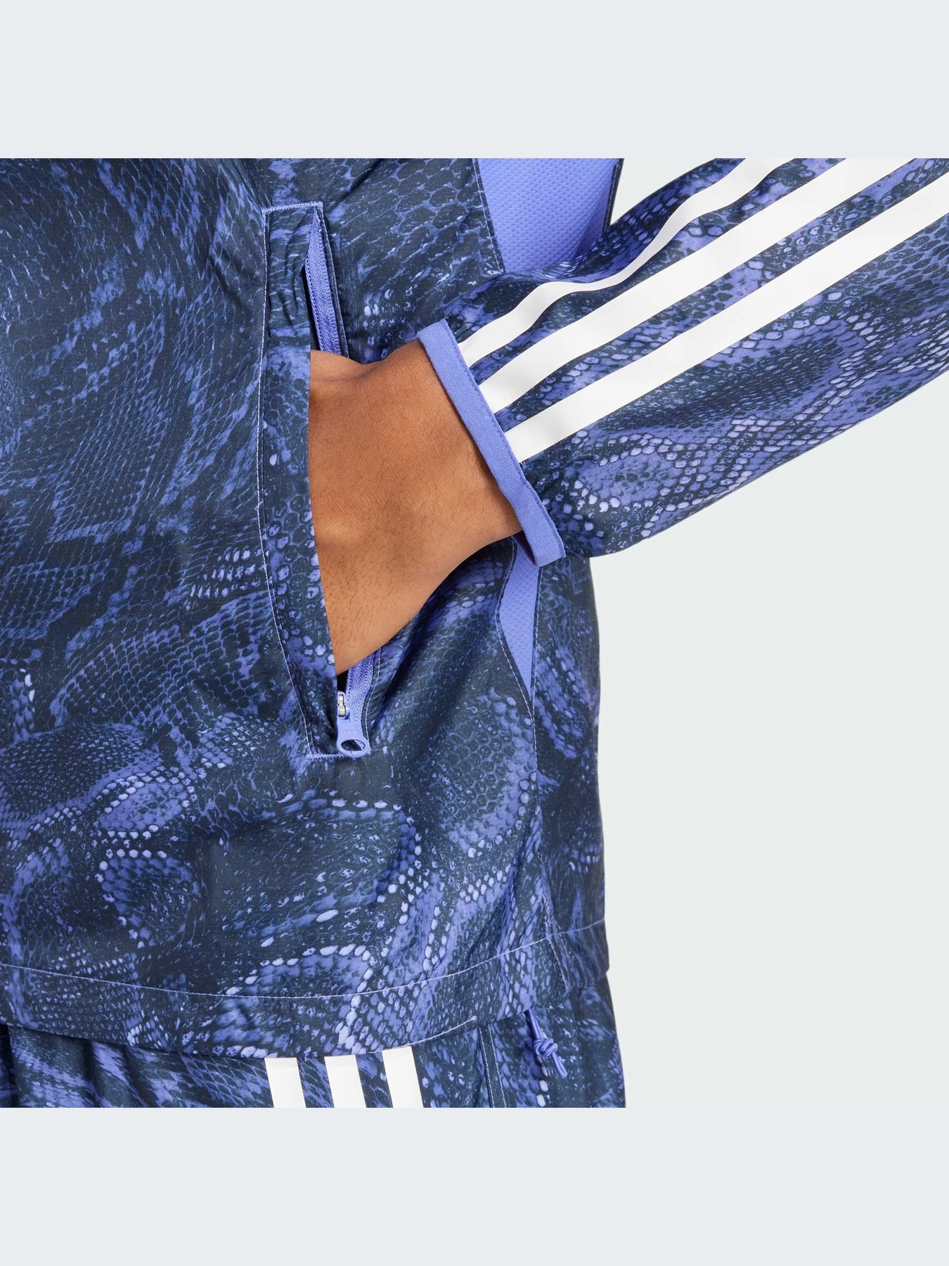 Куртки и дубленки Adidas модель IV9979-KZ Куртки и дубленки Adidas модель IV9979-KZ Фото