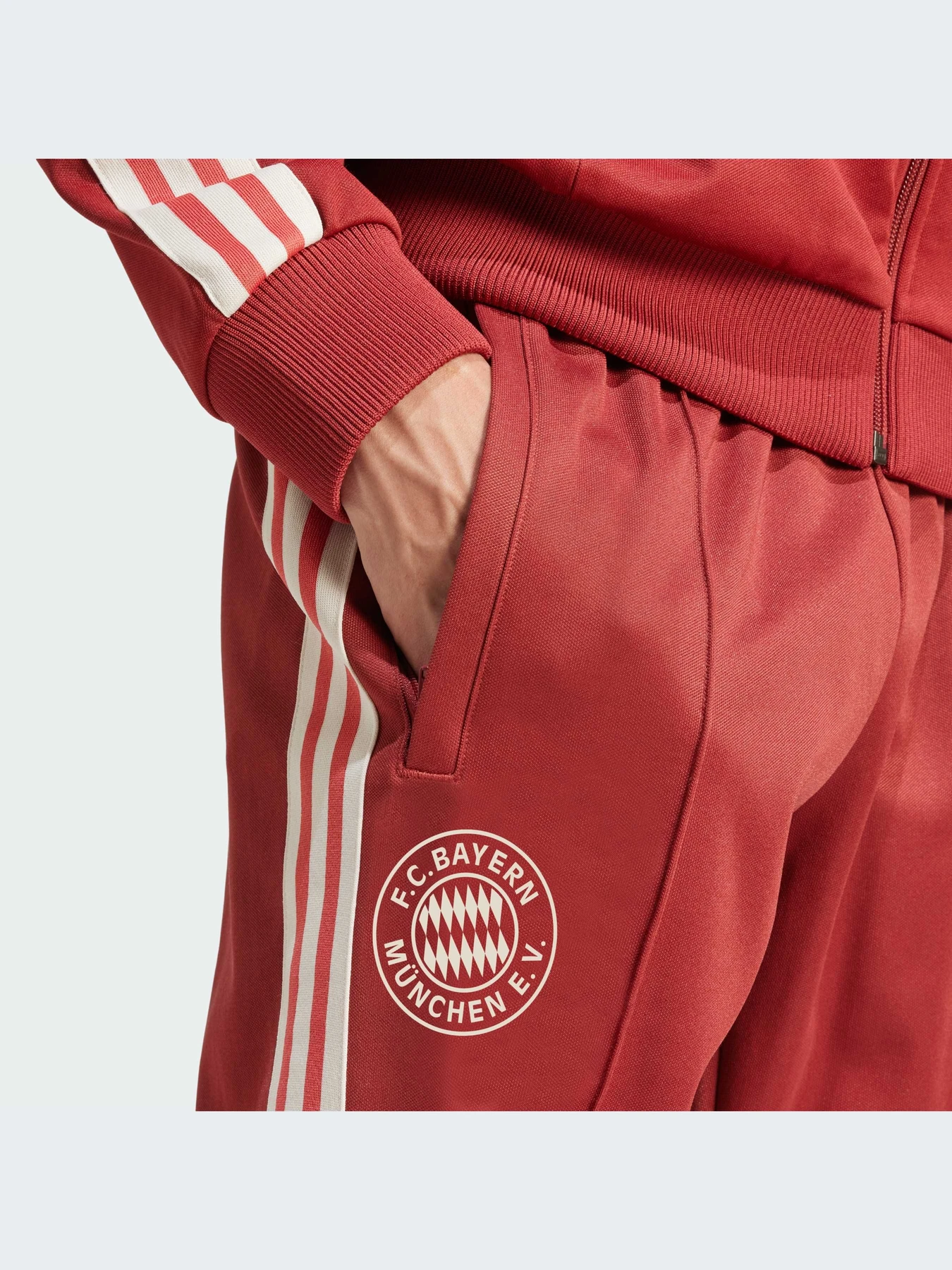 Брюки Adidas модель IY0048-KZ Брюки Adidas модель IY0048-KZ Фото