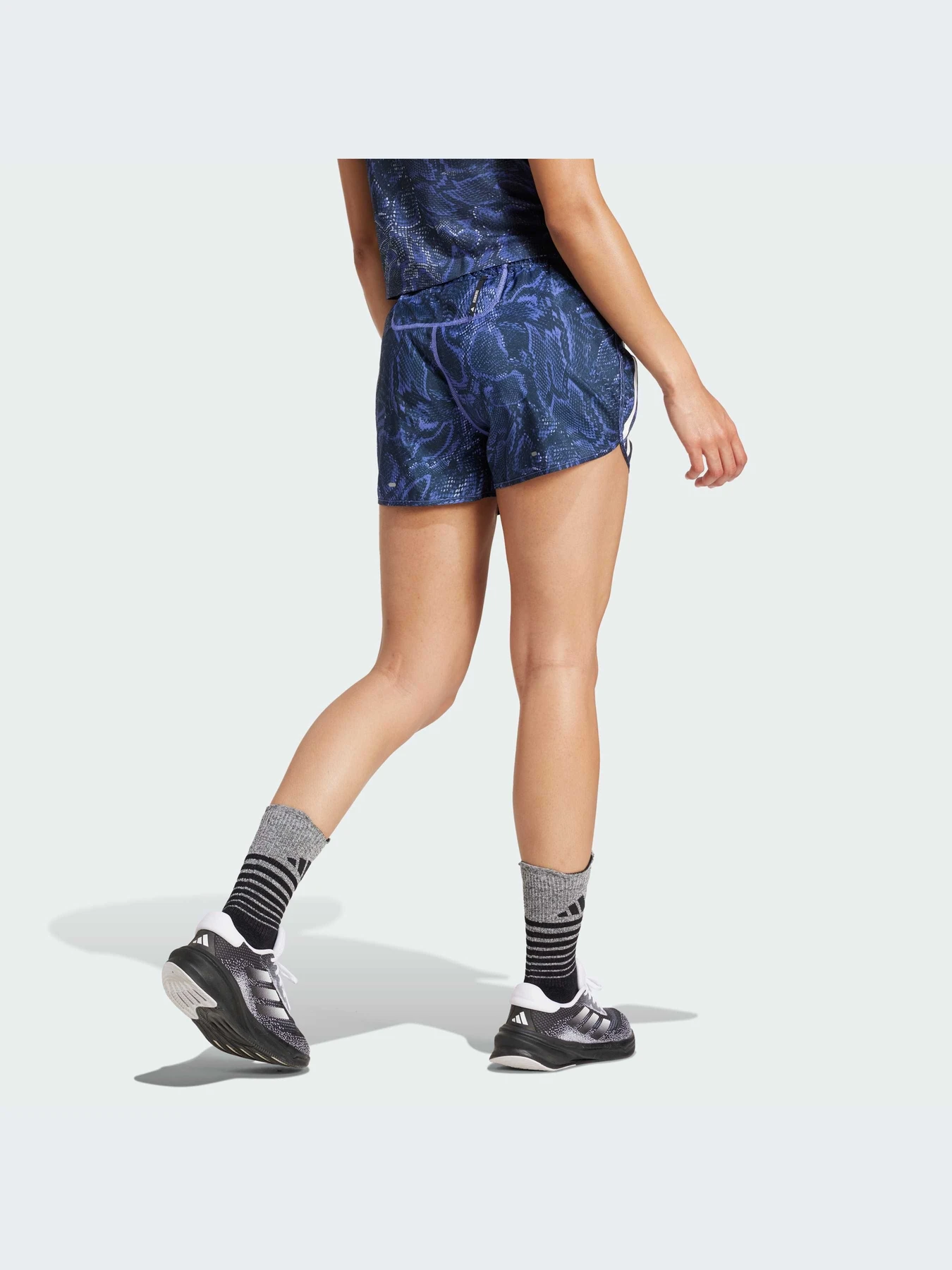 Шорты Adidas модель IV9988-KZ Шорты Adidas модель IV9988-KZ Фото