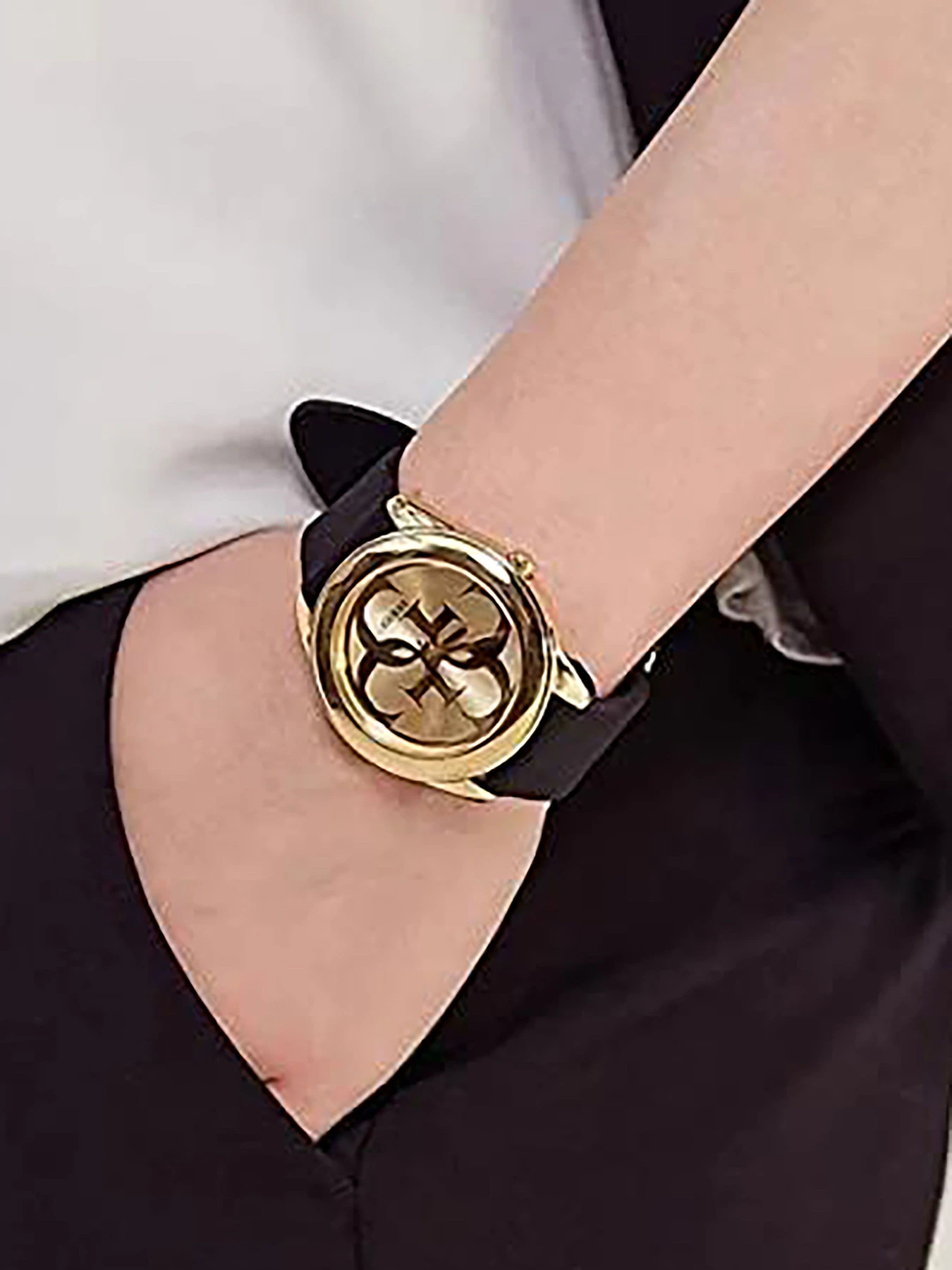 Часы GUESS модель W0911L3 Часы GUESS модель W0911L3 Фото