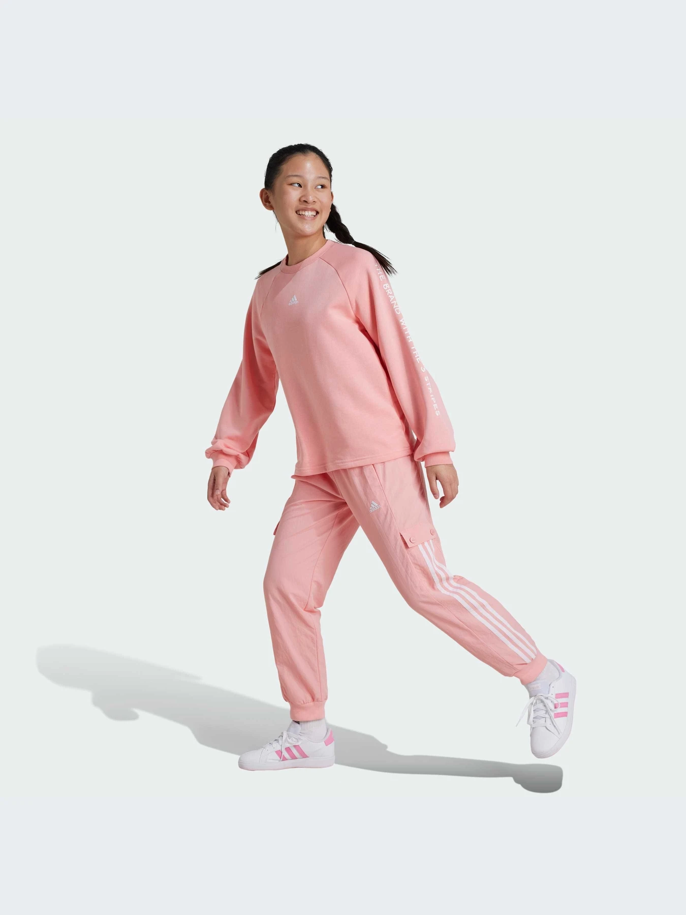 Брюки Adidas модель IV7047-KZ Брюки Adidas модель IV7047-KZ Фото