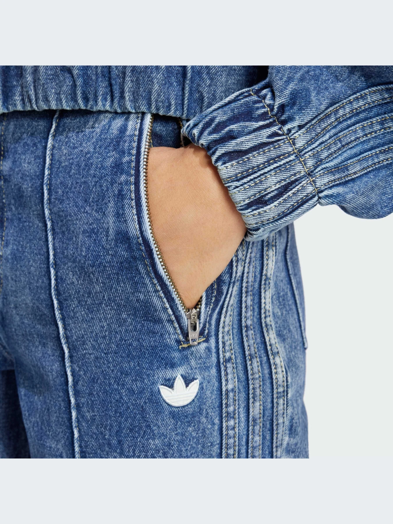 Джинсы Adidas модель IW5758-KZ Джинсы Adidas модель IW5758-KZ Фото