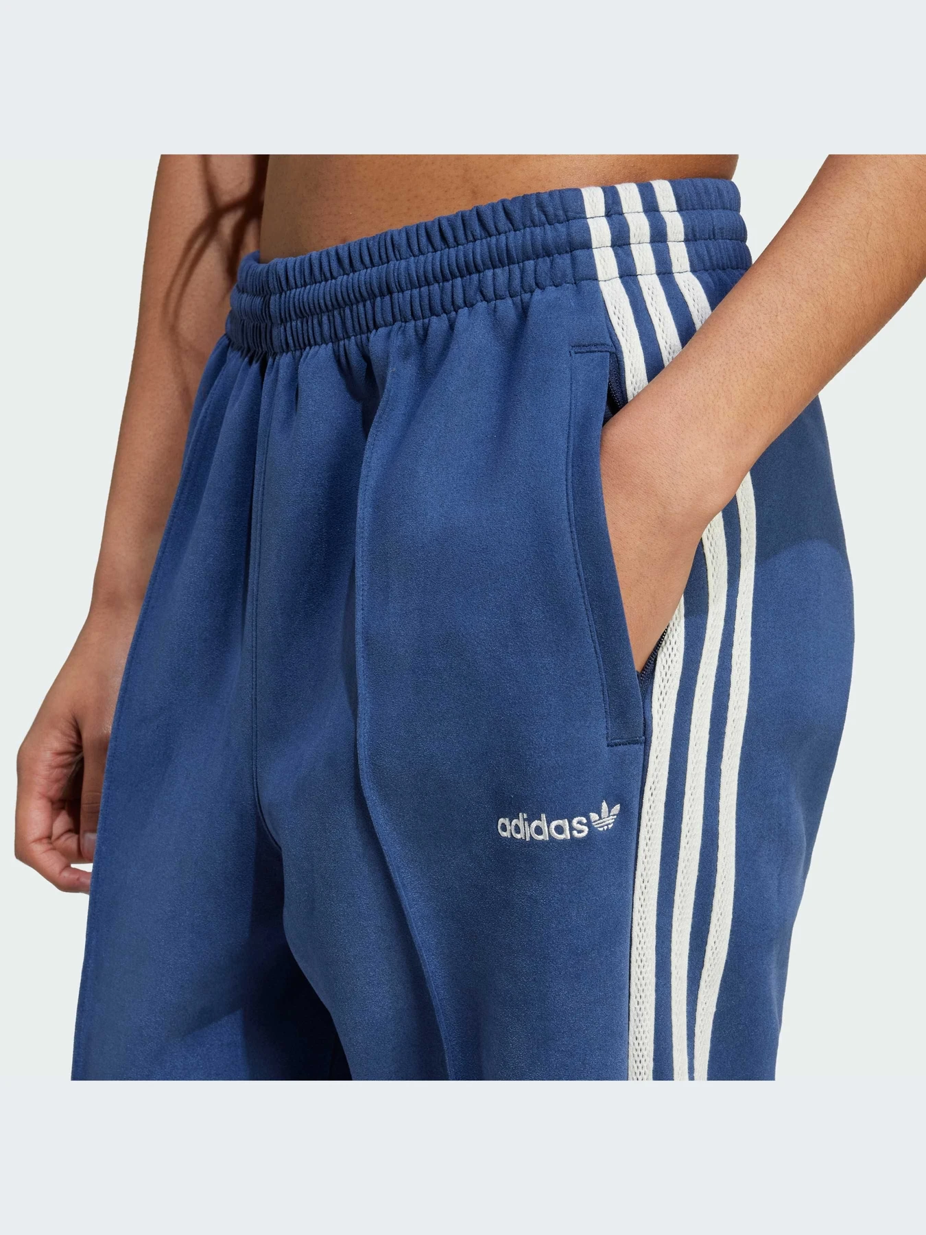 Брюки Adidas модель IX1036-KZ Брюки Adidas модель IX1036-KZ Фото