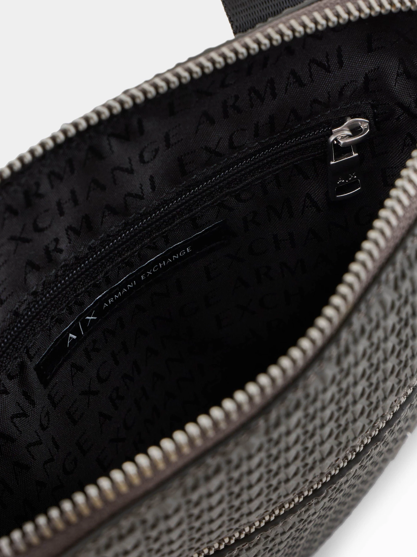 Сумки Armani Exchange модель XM000159-AF11928-U8110 Фото