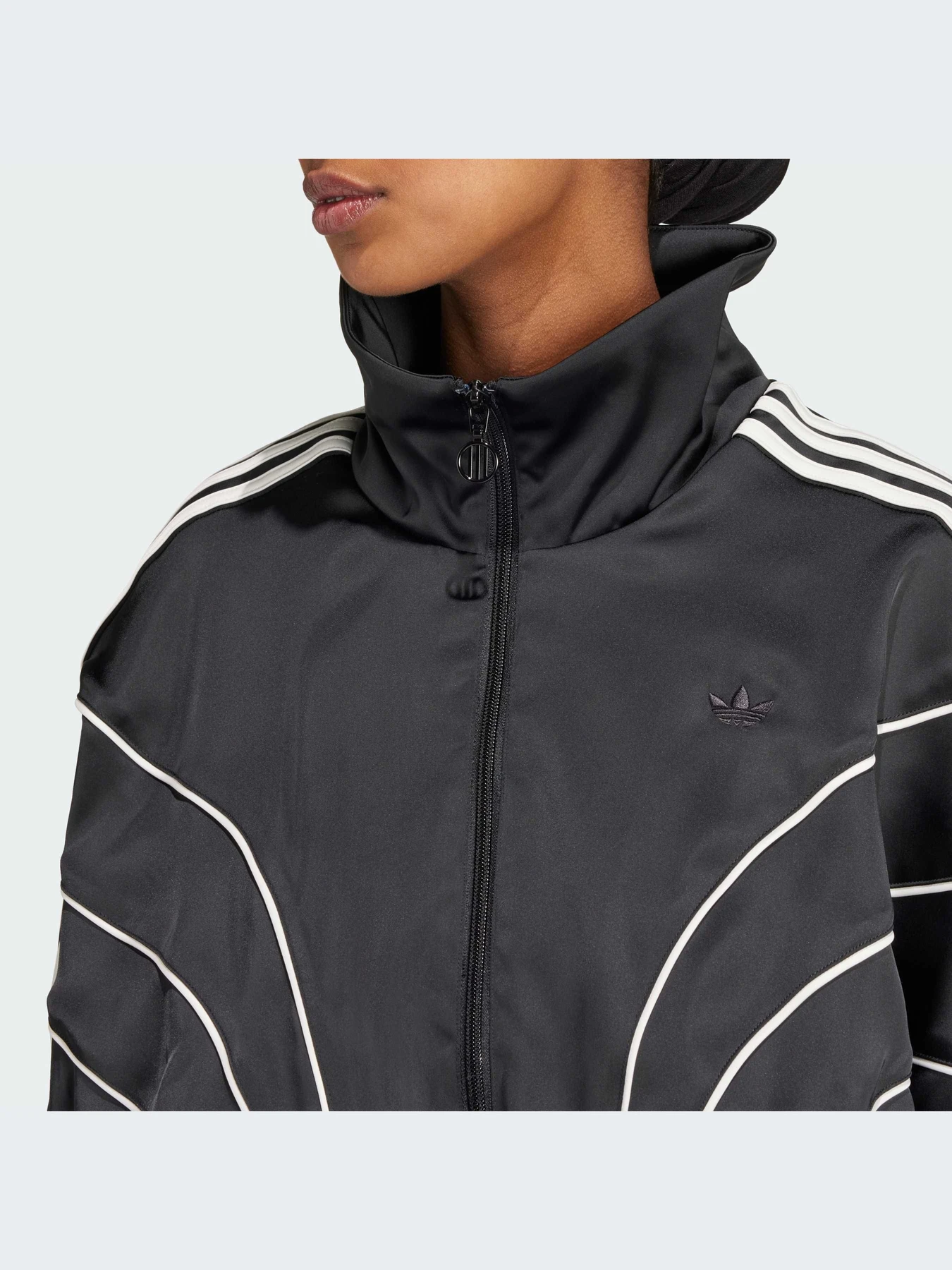 Куртки и дубленки Adidas модель IW5678-KZ Куртки и дубленки Adidas модель IW5678-KZ Фото