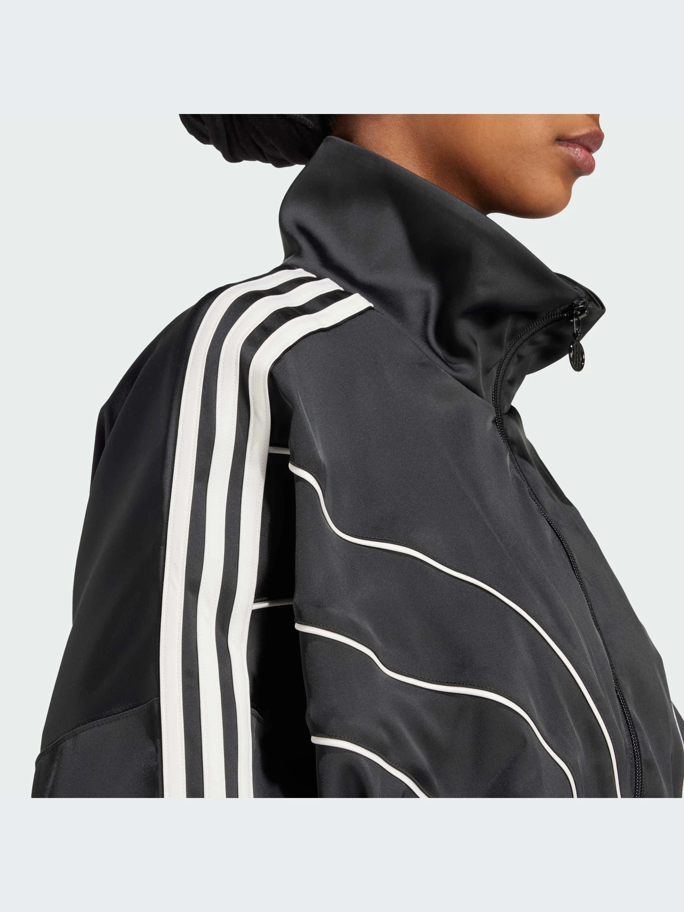 Куртки и дубленки Adidas модель IW5678-KZ Куртки и дубленки Adidas модель IW5678-KZ Фото